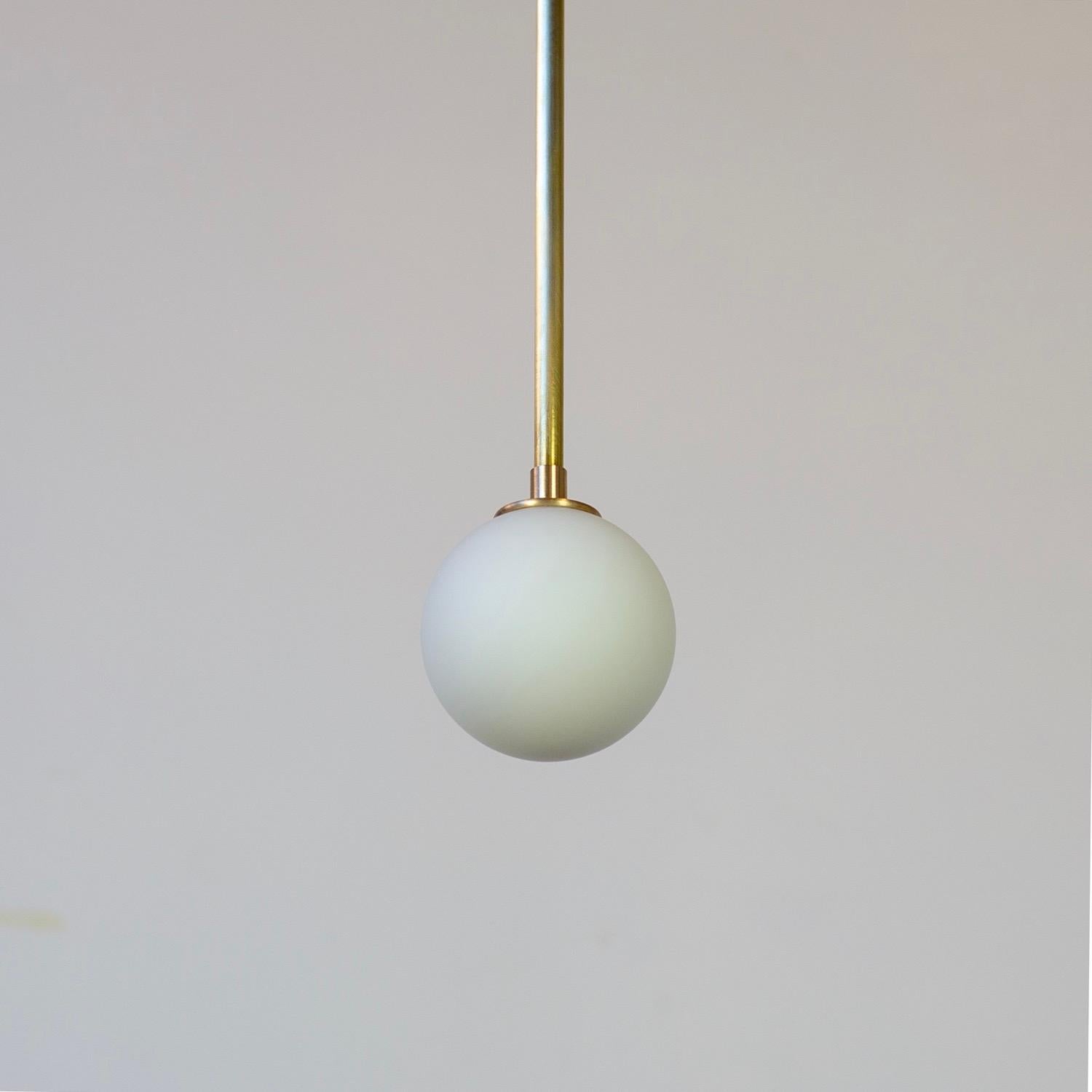 Américain Suspension boule de recherche, laiton, globe en verre de 3 pouces, fabriqué sur commande en vente