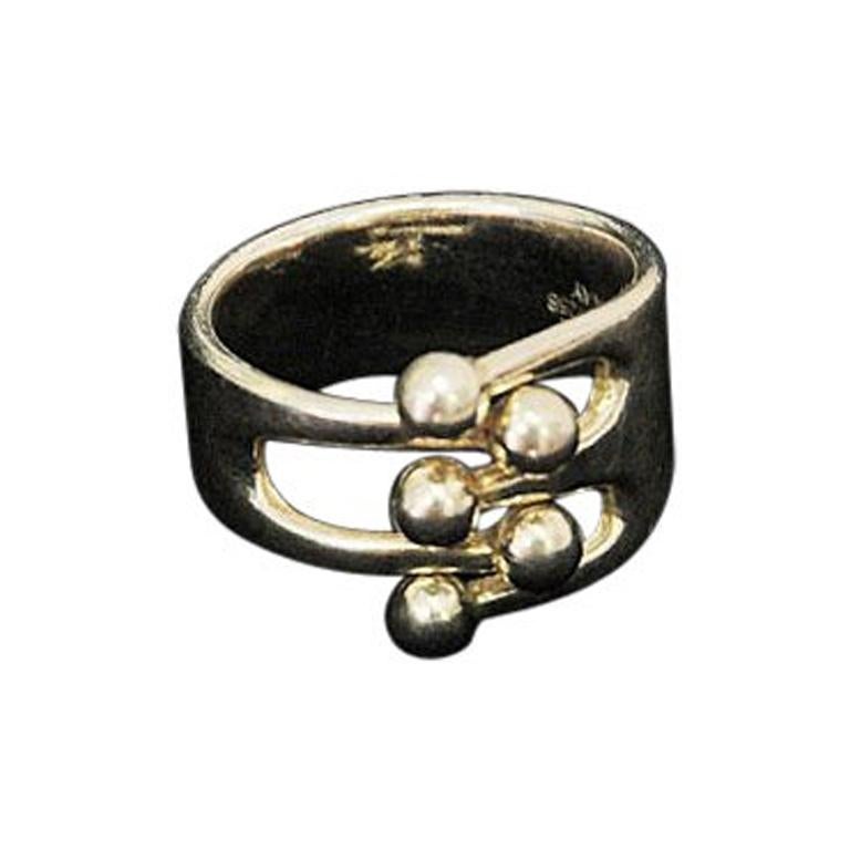Ball ring or Jester ring with five balls. An amazing vintage ring reflecting some of the best within  midcentury design and silversmith art designed by Anna Greta Eker, Norway Silver Designs. Manufacturer: PLUS Norway. 1960`s. Well-marked with her