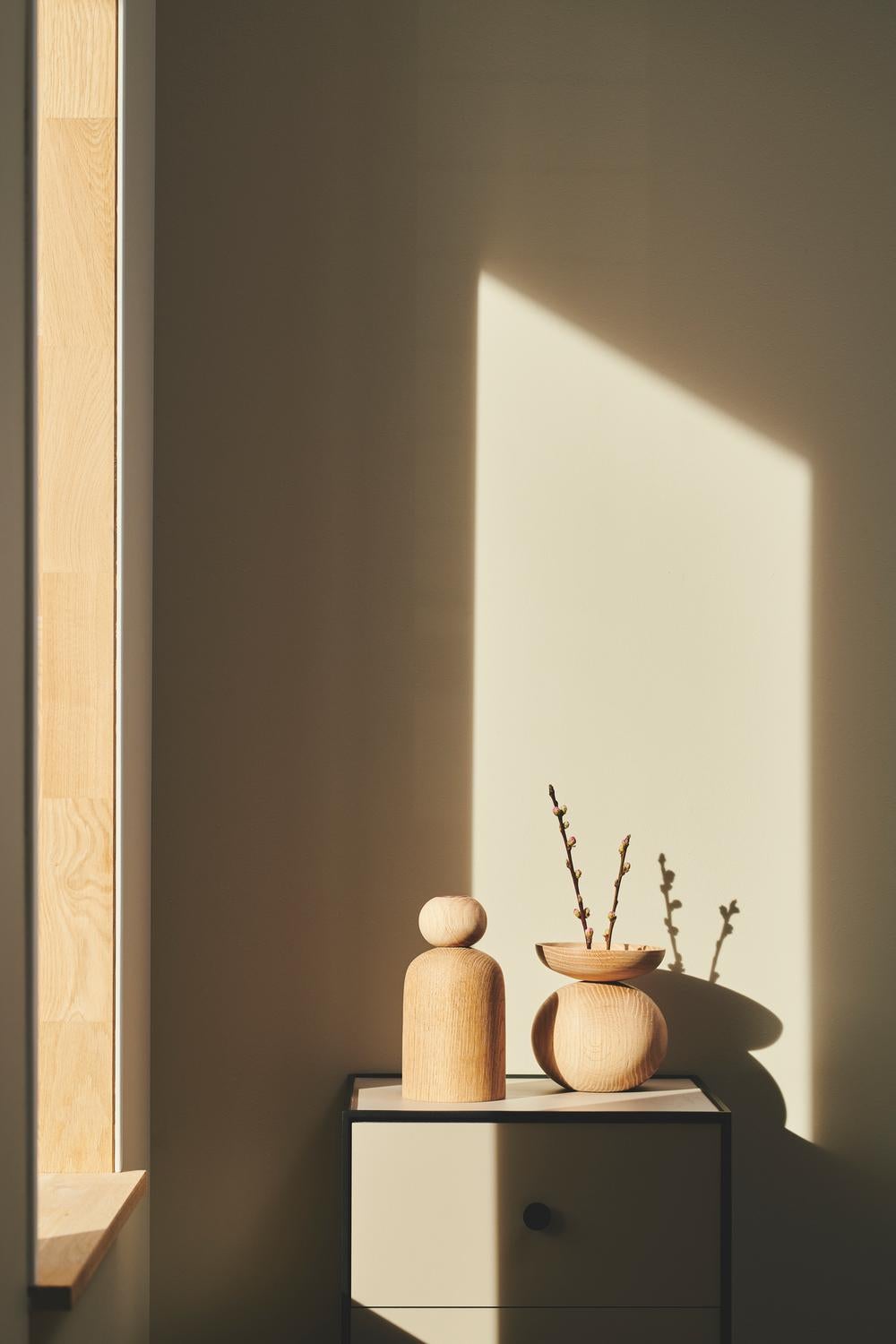Post-Modern Ball Shape Oak Vase by Applicata For Sale