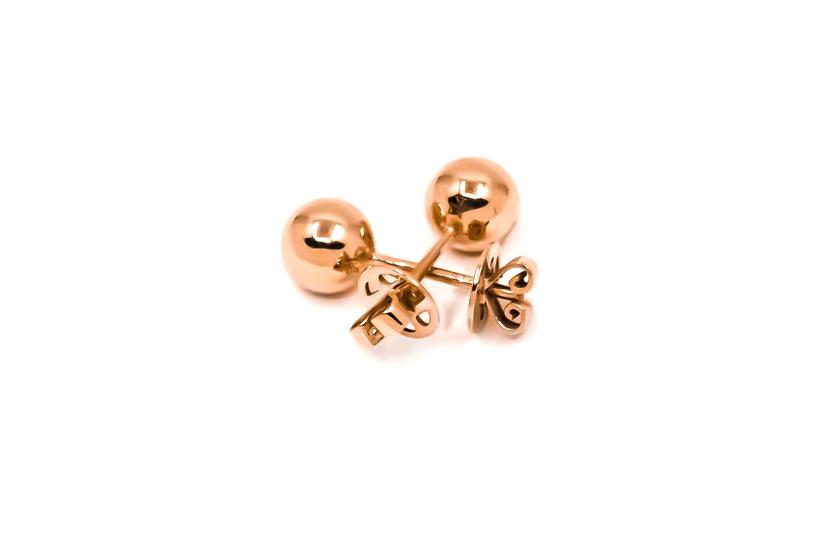 Ball Stud Earrings in 18kt Rose Gold In New Condition For Sale In Dubai, AE