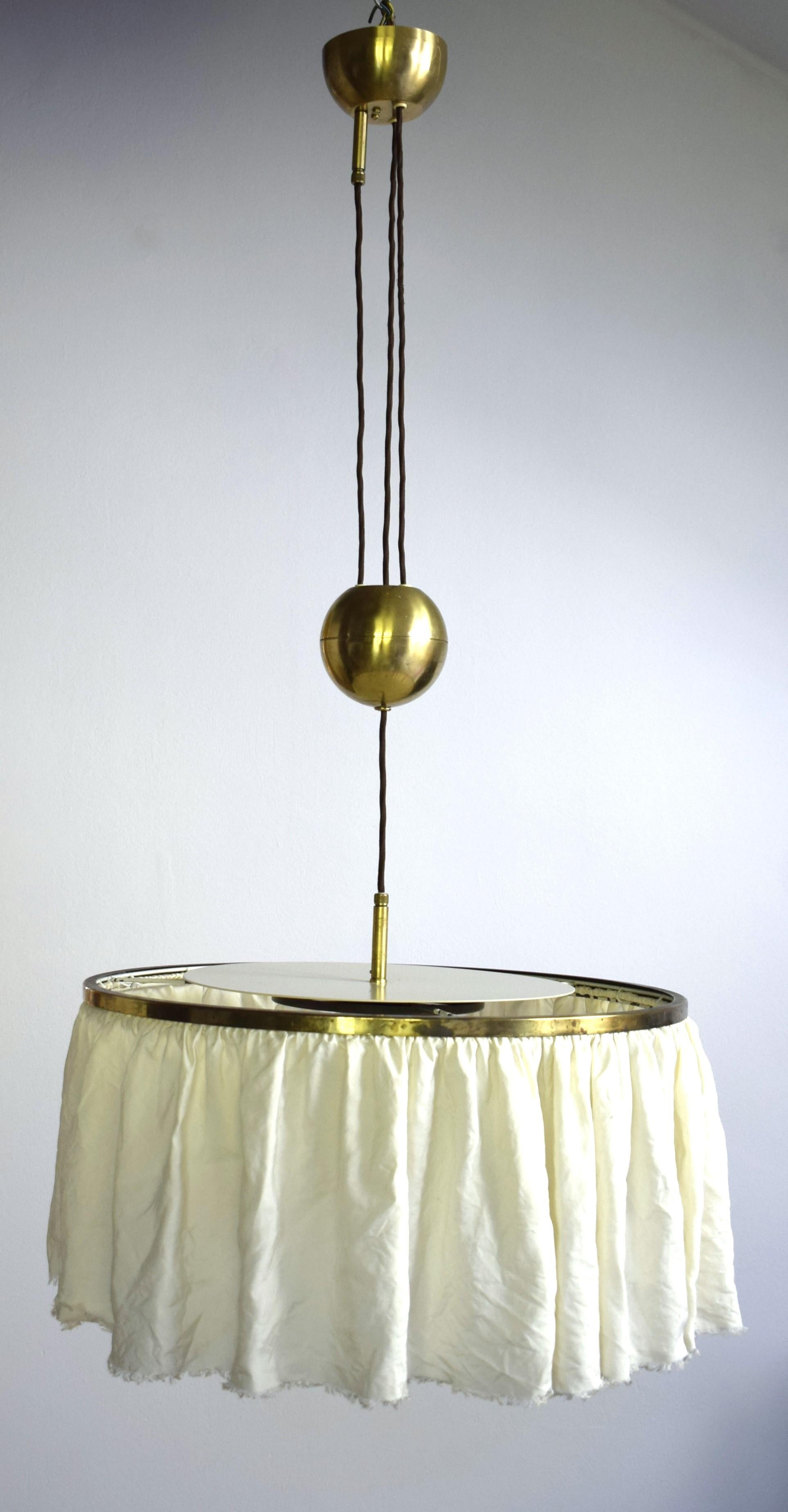 Lámpara colgante de tren de bolas de seda de Adolf Loos JT Kalmar, 1955 Latón en venta
