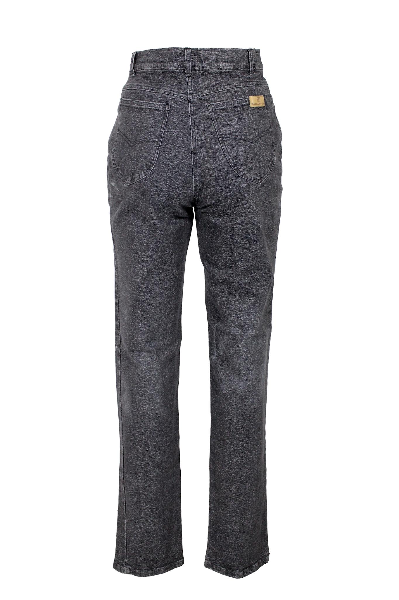 Ballantyne vintage 90s jeans trousers. Black color, 5-pocket model, high waist. Fabric 96% cotton, 2% elastane, 2% nylon. Made in Italy

Size: 42 It 8 Us 10 Uk

Waist: 31cm
Length: 110cm
Hem: 18cm
Pant crotch: 83 cm