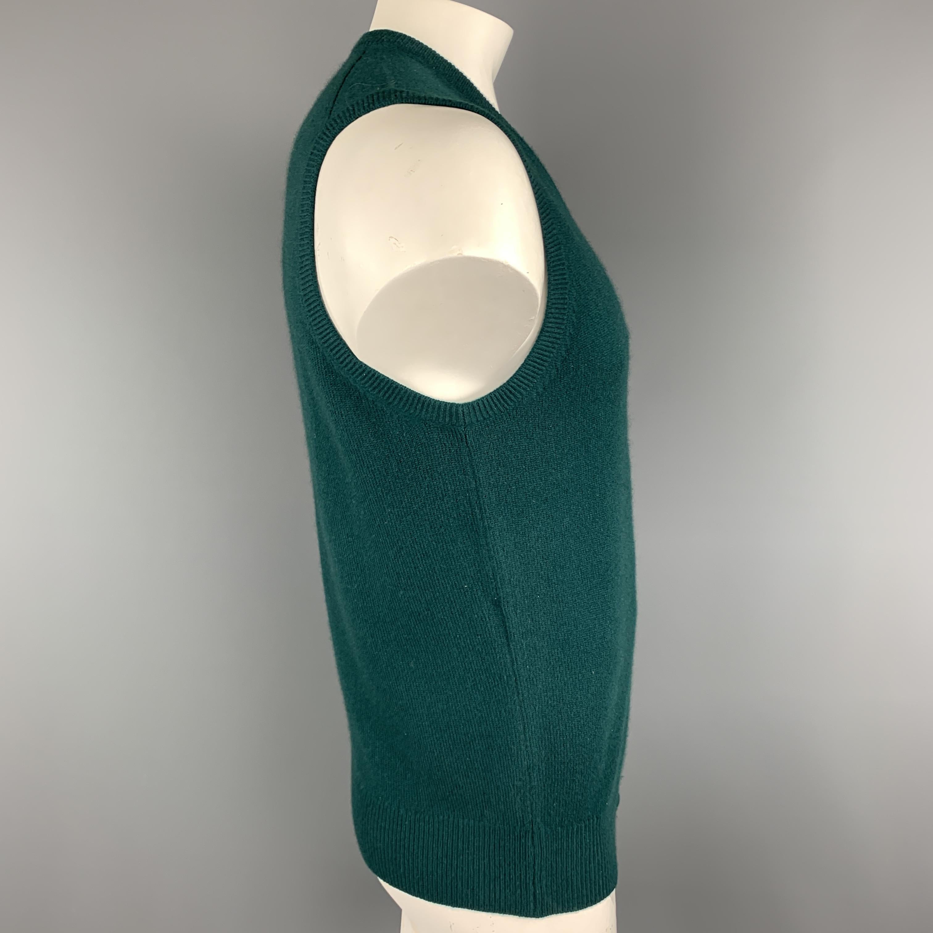 BALLANTYNE sweater vest comes in cashmere knit with a v neck. Made in Scotland.

Excellent Pre-Owned Condition.
Marked: XL

Measurements:

Shoulder: 17 in.
Chest: 44 in.
Length: 28 in. 