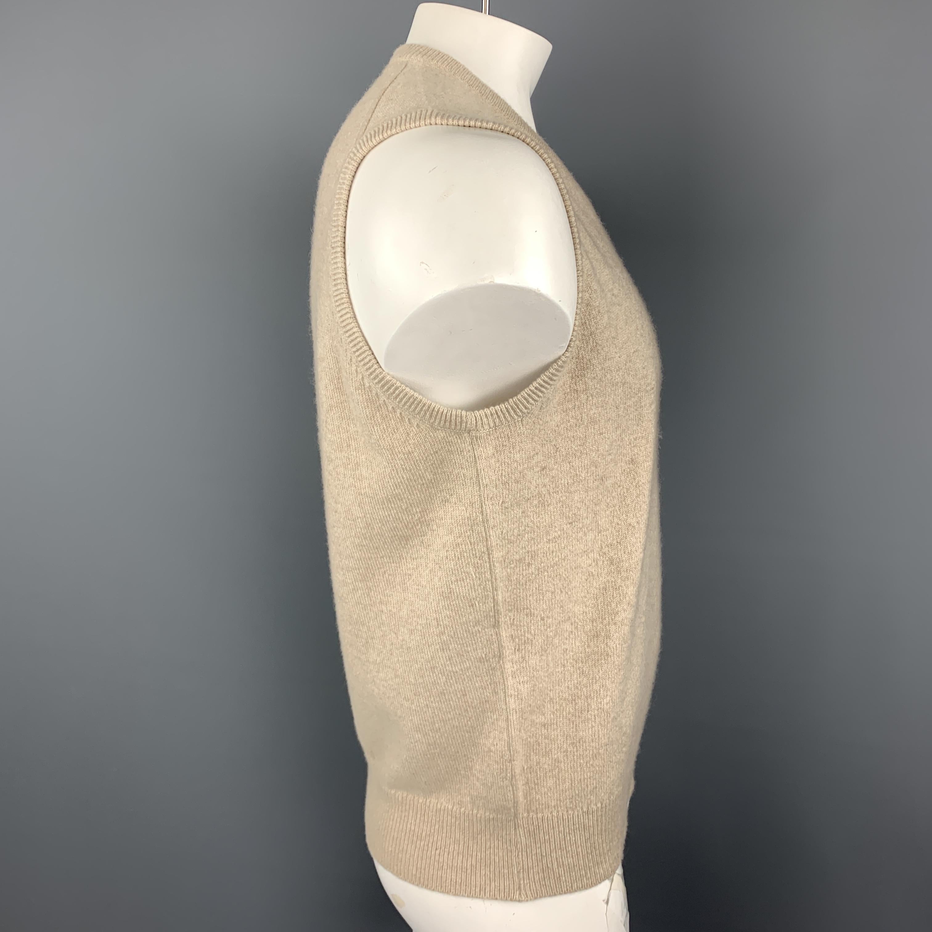 BALLANTYNE sweater vest comes in cashmere knit with a v neck. Made in Scotland.

Excellent Pre-Owned Condition.
Marked: 44

Measurements:

Shoulder: 17 in.
Chest: 44 in.
Length: 28 in.  