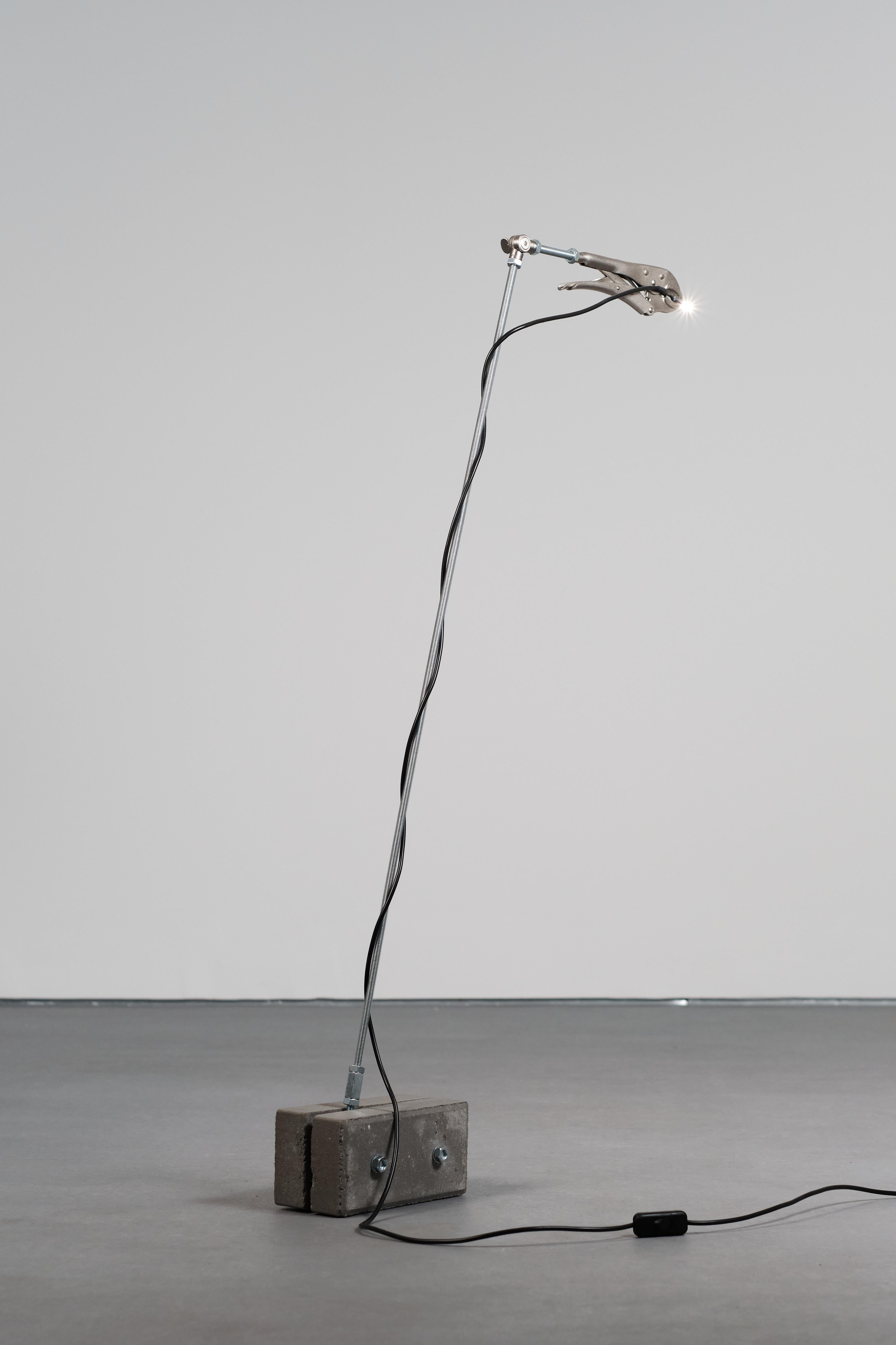 Ballena. Contemporary minimalistic and sculptural floor lamp In New Condition For Sale In Barcelona, ES