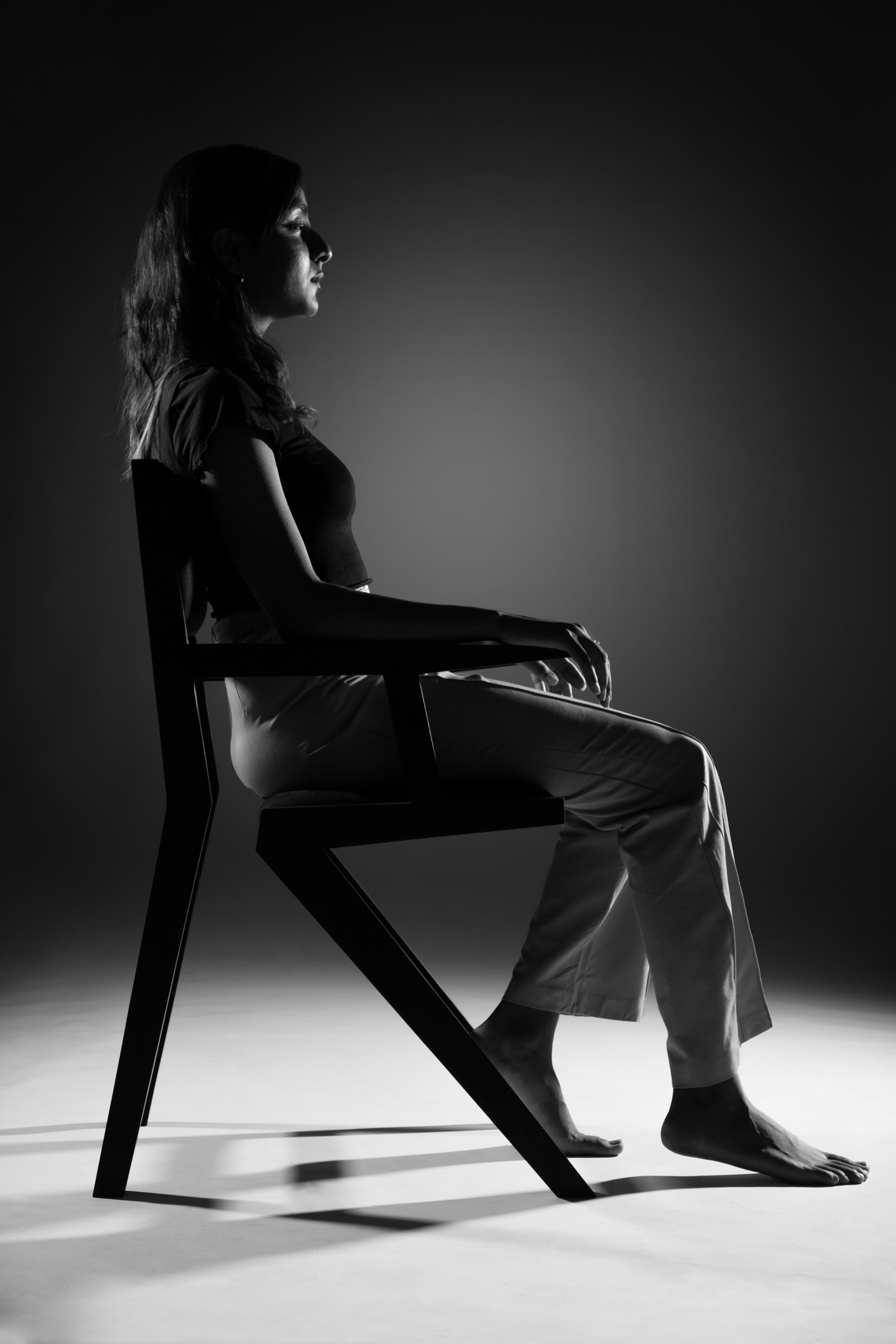 La Ballerina Chair, chef-d'œuvre du design de Siddhant Bothra de XYZ DESIGNS, incarne l'essence du ballet - stabilité, équilibre et liberté d'expression - grâce à un savoir-faire méticuleux inspiré de l'ergonomie et des mathématiques. Conçue pendant