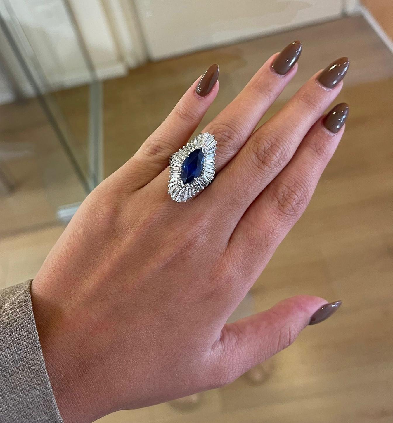 Donna Ballerina Zaffiro  Anello con diamante - Zaffiro naturale marquise blu reale da 3,65 carati in vendita
