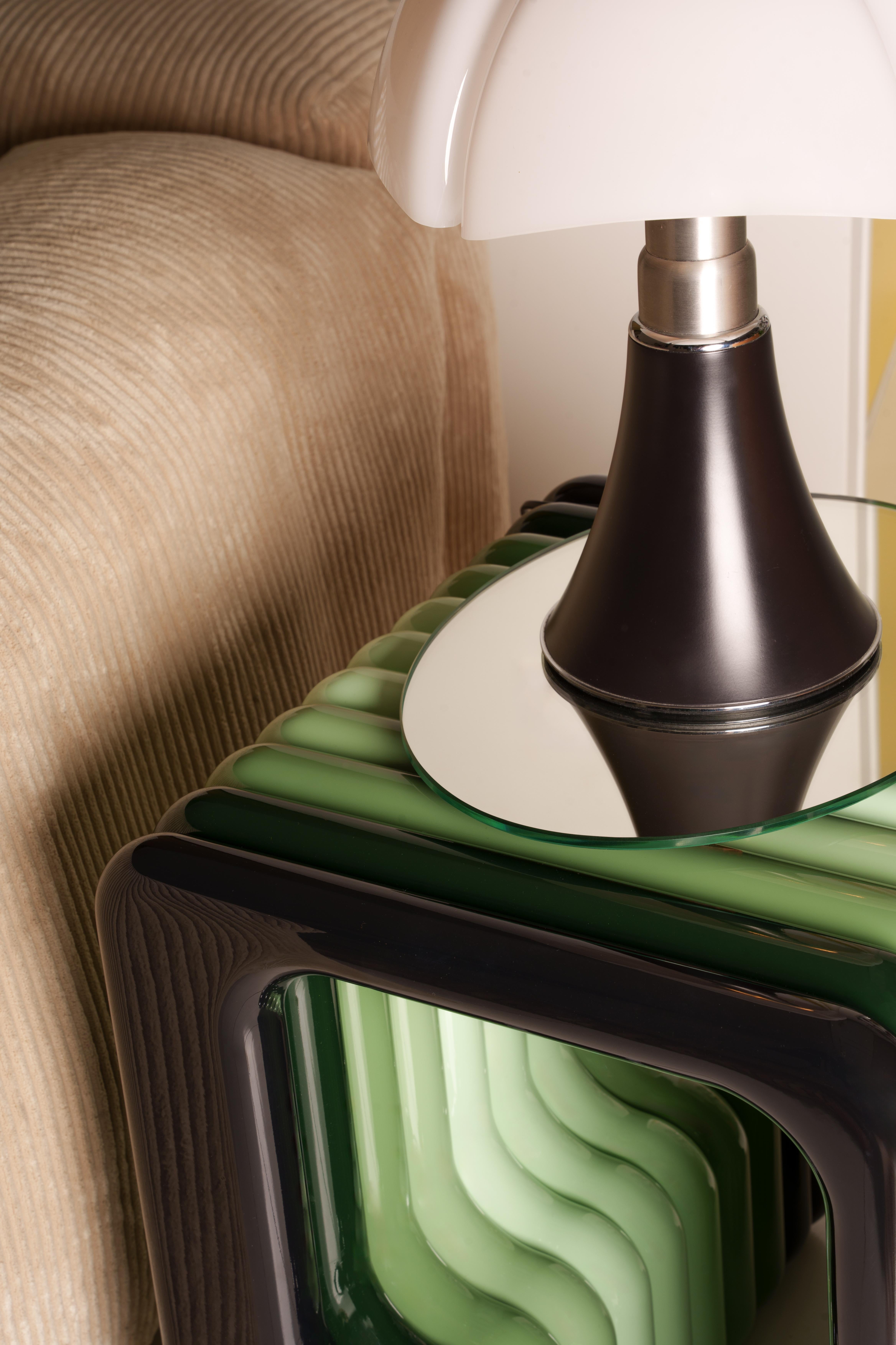 Postmoderne Table d'appoint Ballerina par Senimo en vente