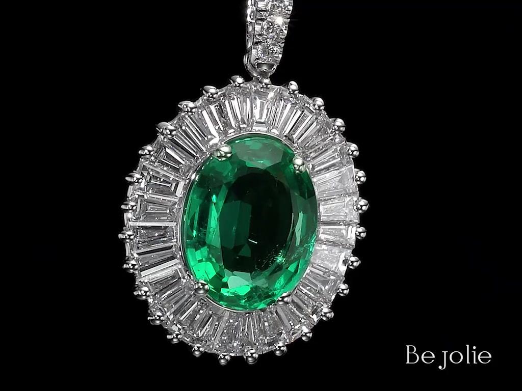 Baguette Cut Ballerina Style Diamond & Emerald Earring Pendant Set 18k White Gold For Sale