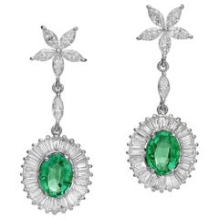 Boucles d'oreilles pendantes de style ballerine en émeraudes naturelles et diamants certifiées EGL
