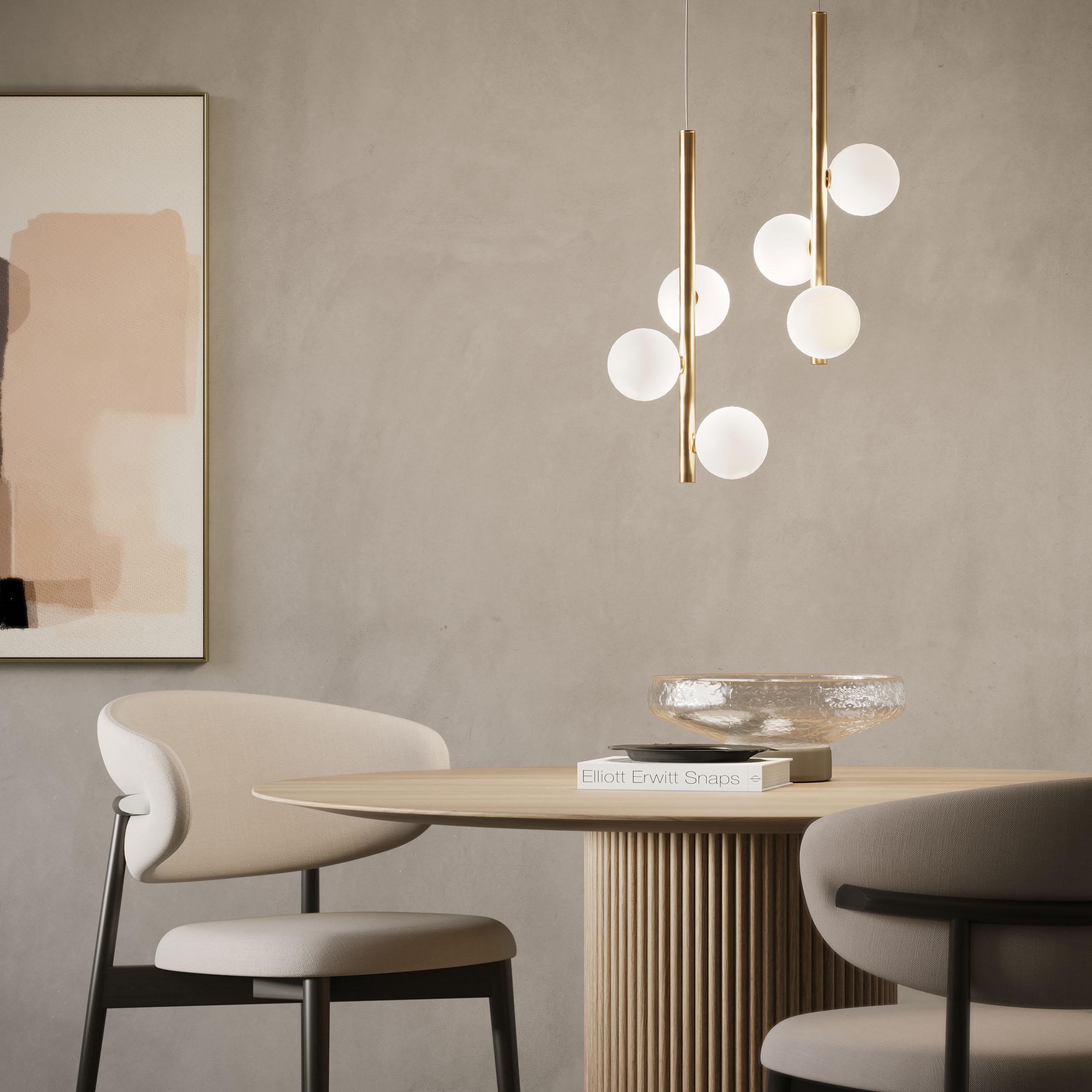 Lampada da soffitto Ballons, 21601, di Stillux Illuminazione
Dimensioni: D 24 x H 46 cm.
Materiali: Vetro, foglia d'oro.

Disponibile in foglia oro, foglia argento, nero velluto o argento opaco. Contattateci.

Tutte le nostre lampade possono essere