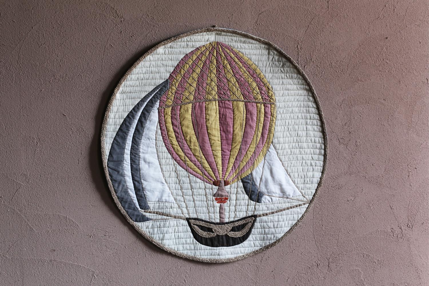 Title : Balloon 
Japan / 2021s
Size : W 1000 H 1000 mm

This quilt is made with french linen and organic cotton.
Hand quilted with cotton thread and Uses hand-knitted hemp strings.
Hand dyed with madder and pomegranate,
tingi (A kind of bark