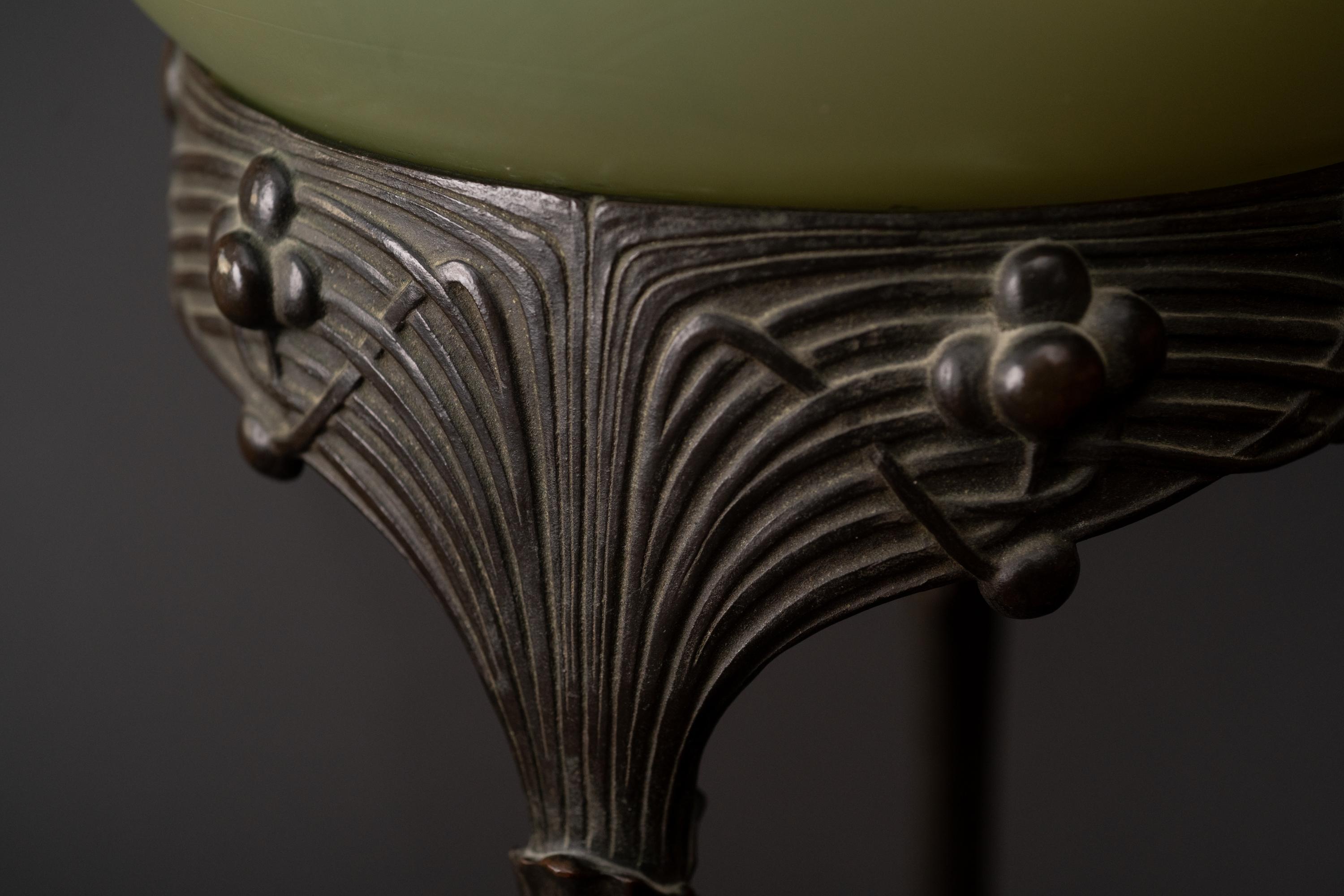 Secessionist Bronze & Balloon-Glass Table Lamp by Gustav Gurschner, Johann Loetz For Sale 1
