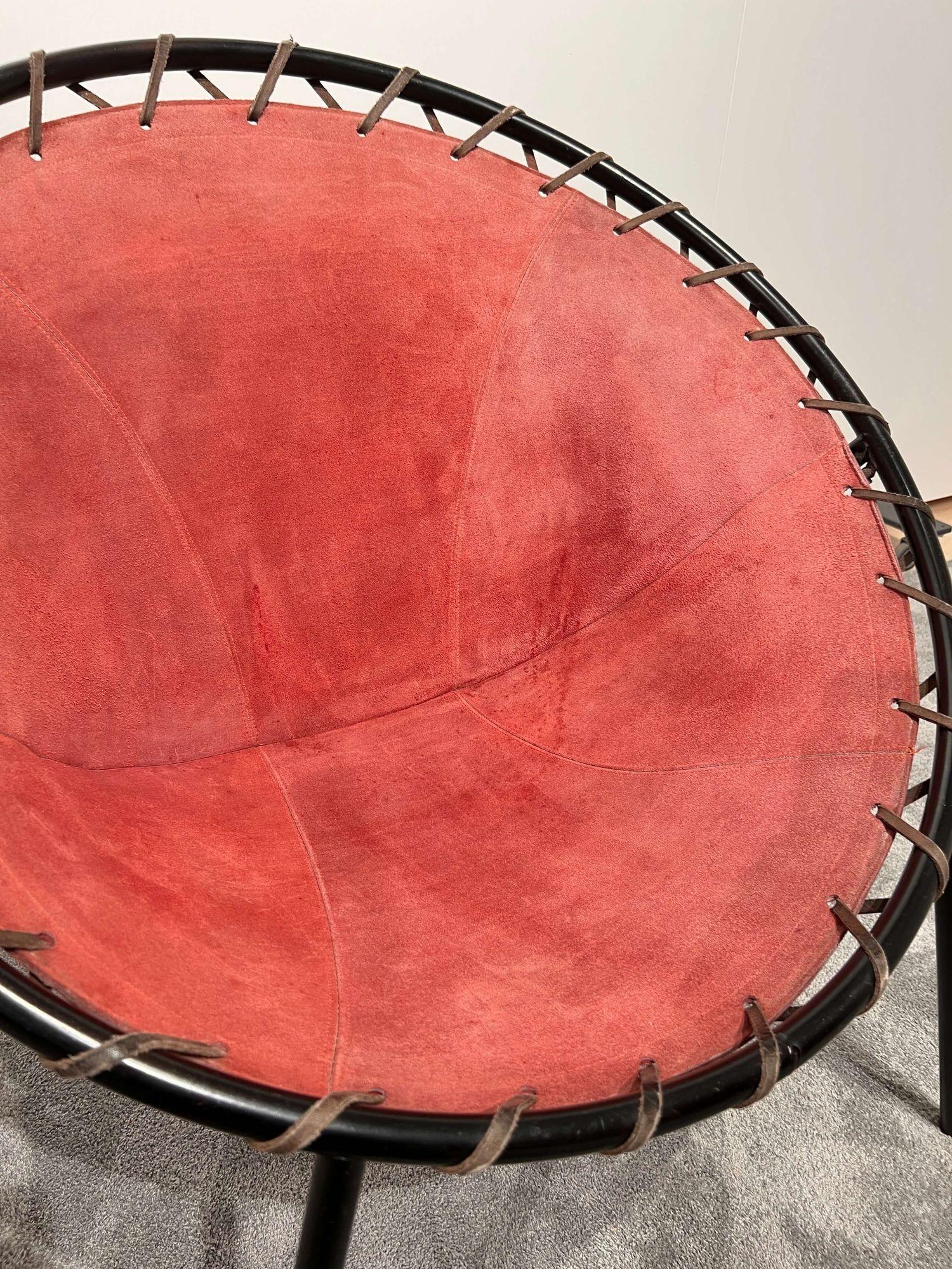 Silla de salón de Hans Olsen, ante rojo, metal, Dinamarca circa 1960 en venta 4