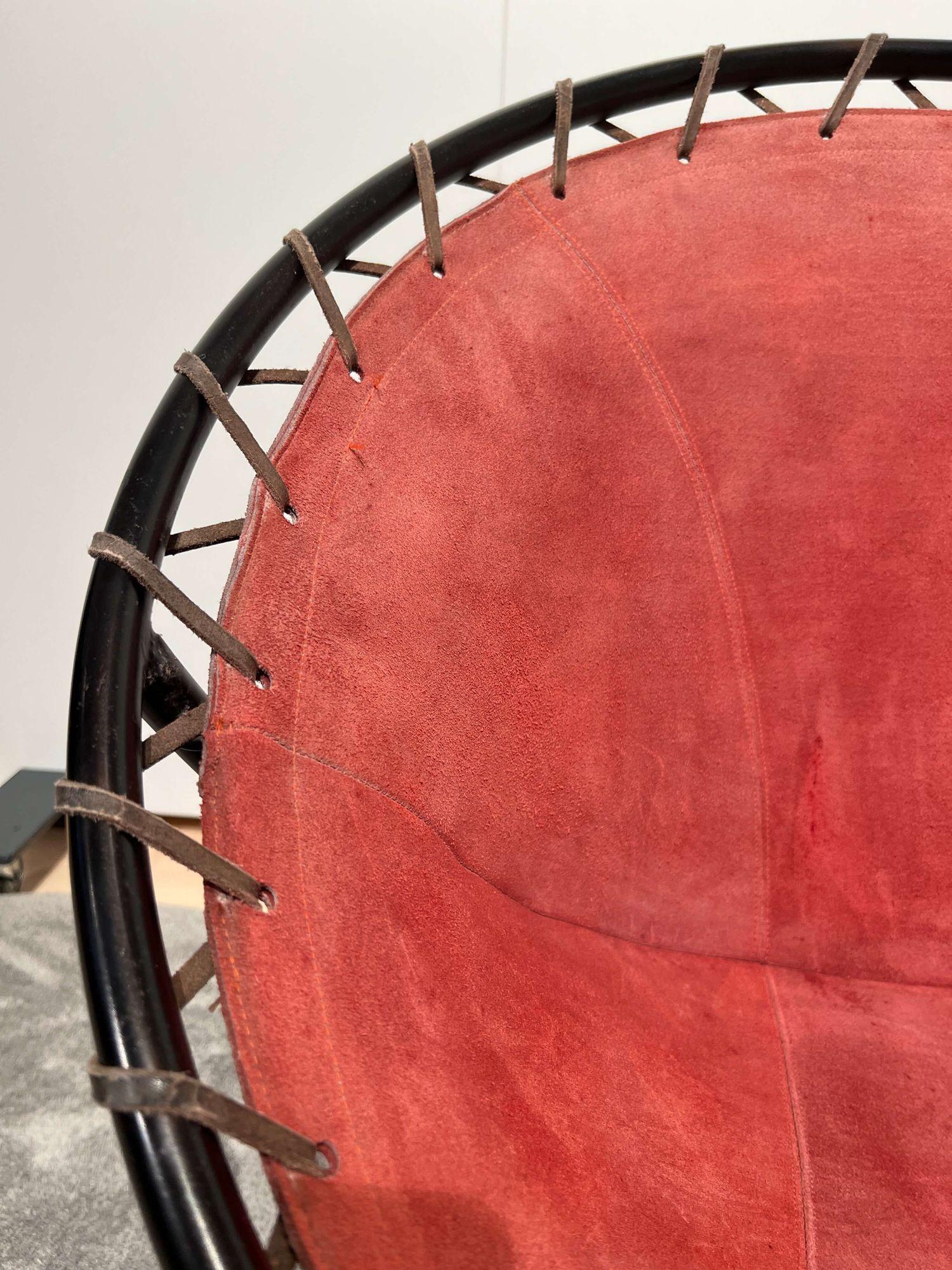 Silla de salón de Hans Olsen, ante rojo, metal, Dinamarca circa 1960 en venta 3