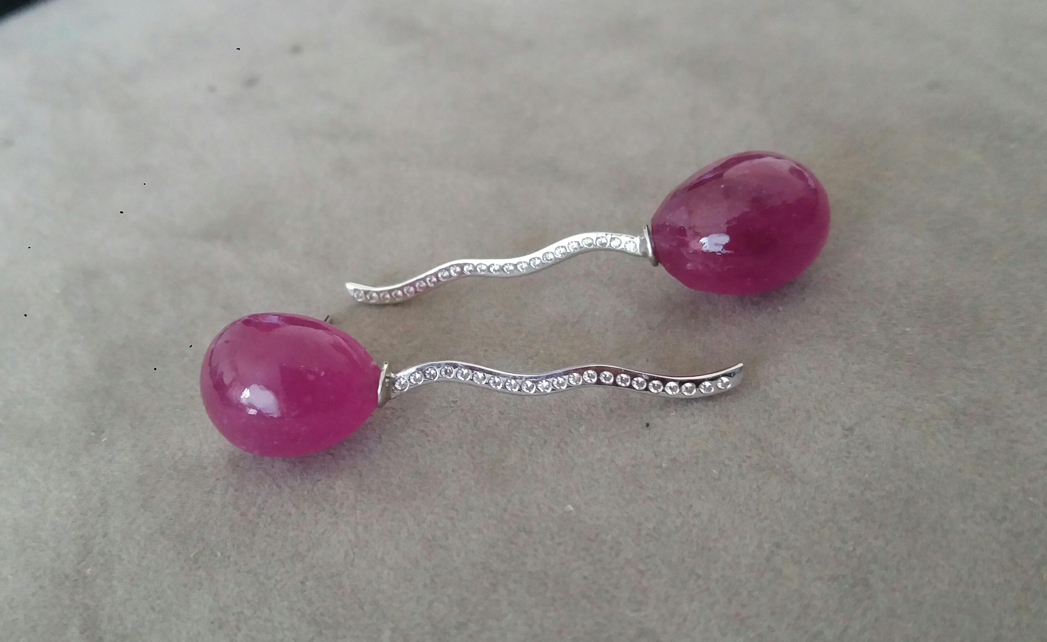 Ohrstecker im Ballon-Stil mit natürlichen Rubin-Kabinen und Diamanten aus 14 Karat Weißgold (Tropfenschliff) im Angebot