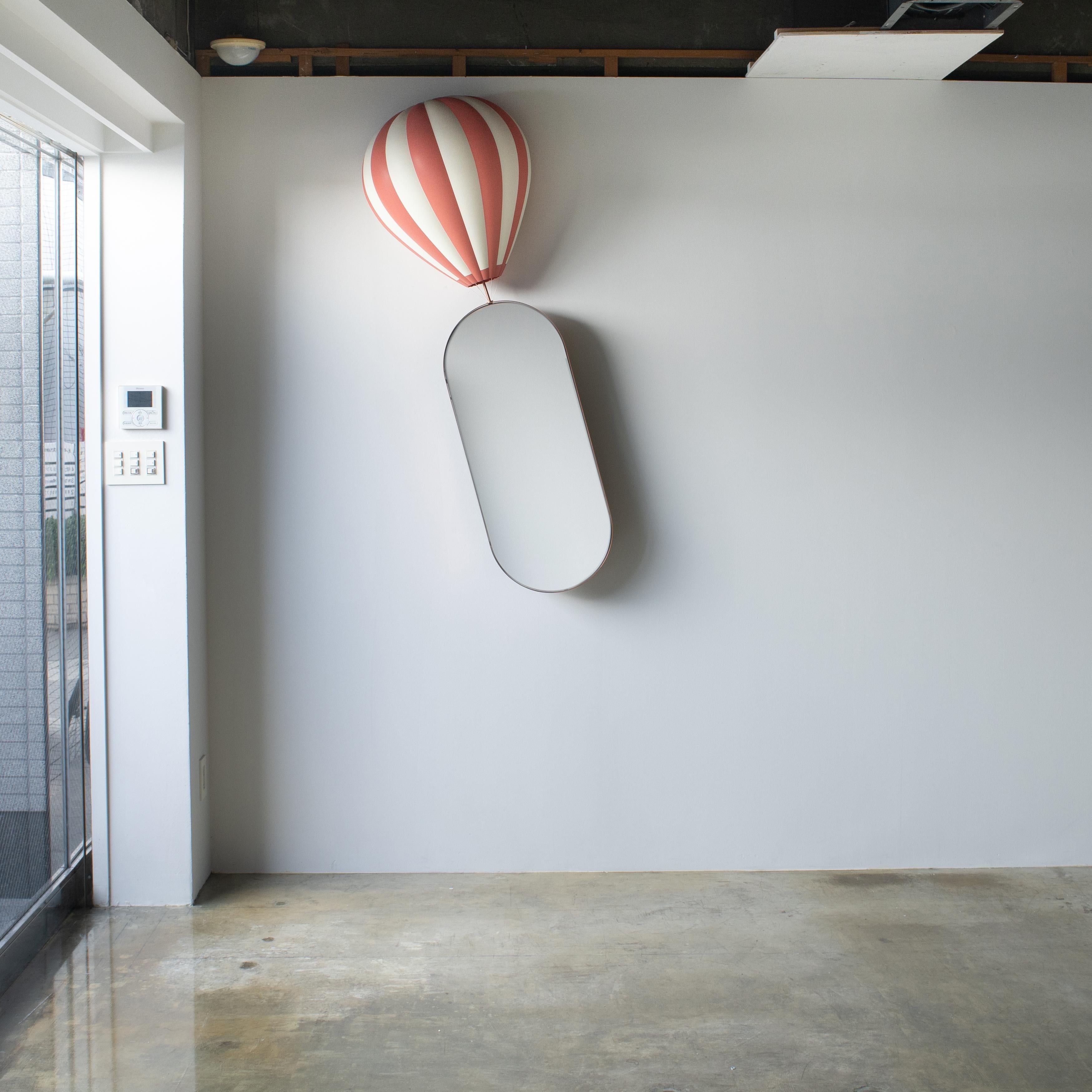 Wandspiegel mit Ballon h220430 Satoshi Itasaka (Moderne) im Angebot