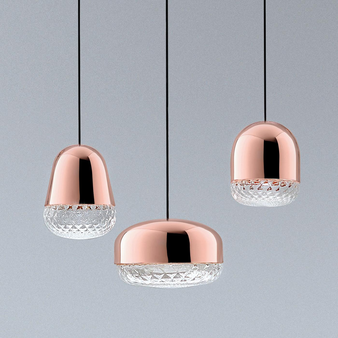 Suggestively shaped like an acorn, this refined pendant by Matteo Zorzenoni features an elegant metal structure with a glossy copper finish complimented by a mouth-blown glass lampshade, which is crafted respecting the original Venetian technique. A