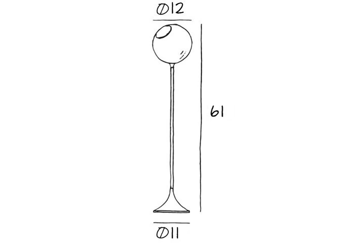 Le lampadaire Ballroom est un caméléon qui s'adapte à toutes les pièces et à tous les environnements. Cette lampe est très élégante avec son dôme en verre soufflé à la bouche coloré et sa base élégante.

La lumière est réglable. Verre soufflé à la