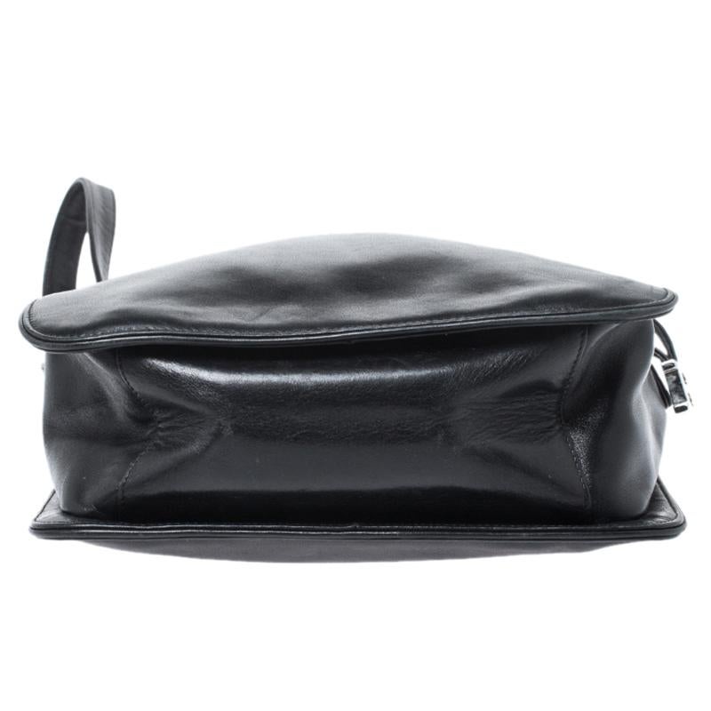 Bally Black Leather Drawstring Crossbody Bag In Good Condition In Dubai, Al Qouz 2