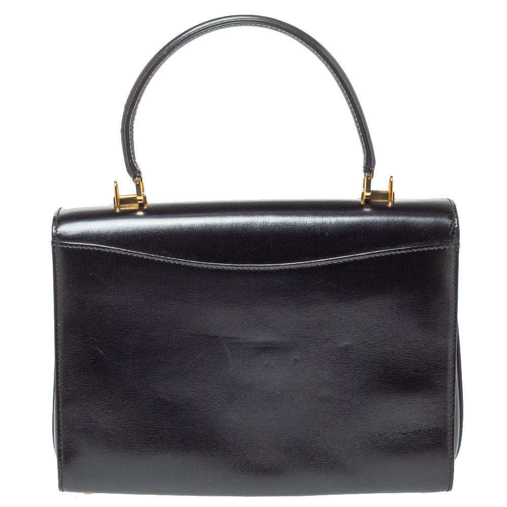 This vintage bag hails from the house of Bally. Crafted from quality leather, it carries a classic black shade that will complement a host of ensembles. It has a front flap that carries the brand logo on a gold-tone closure. It opens to a leather