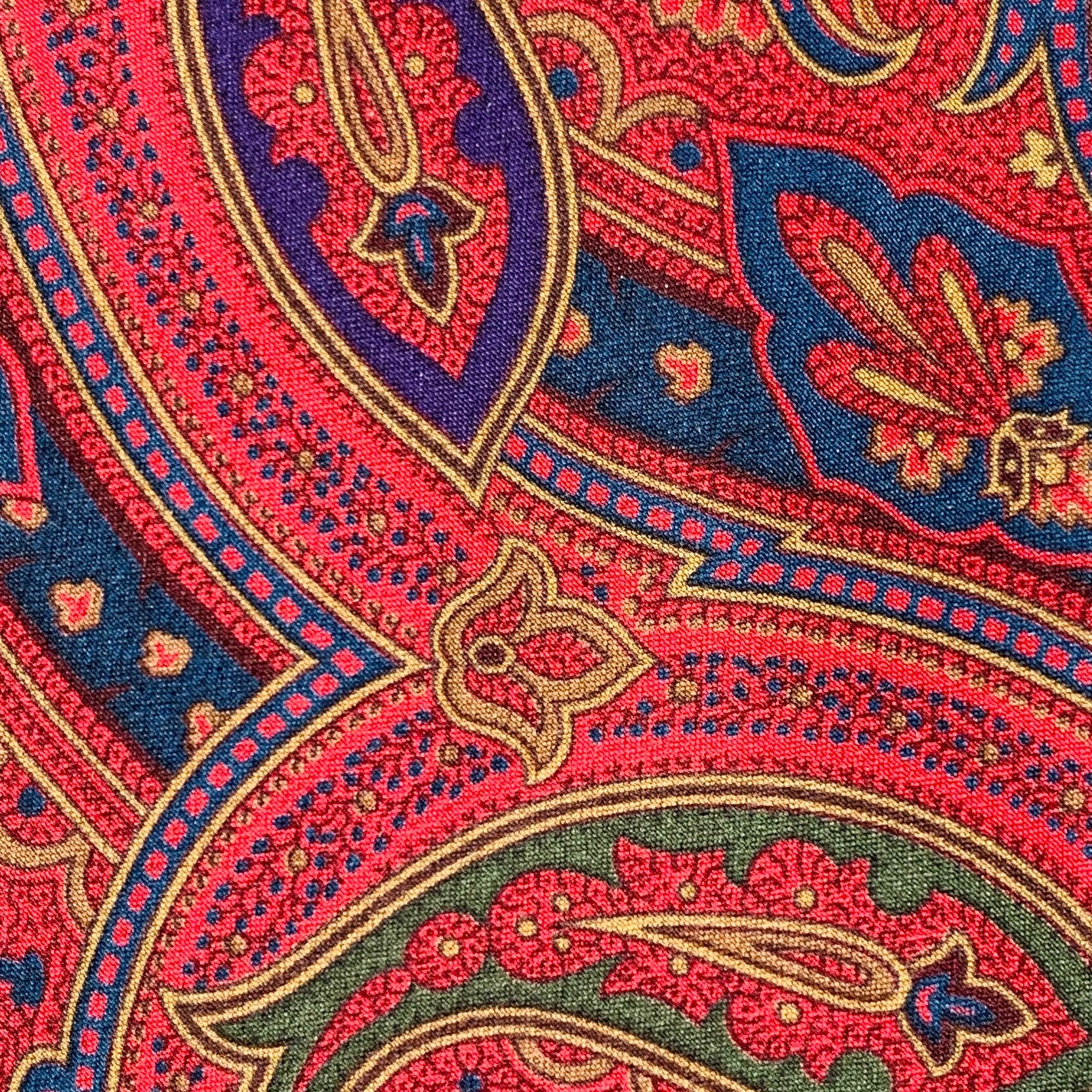 BALLY-Krawatte
aus bordeauxfarbener und marineblauer Seide mit Paisleymuster. Handgefertigt in Spanien Sehr guter, gebrauchter Zustand Breite: 3,5 Zoll Länge: 60 Zoll 
  
  
 
Sui Generis-Referenz: 136928
Kategorie: Krawatte
Mehr Details
    
Marke: