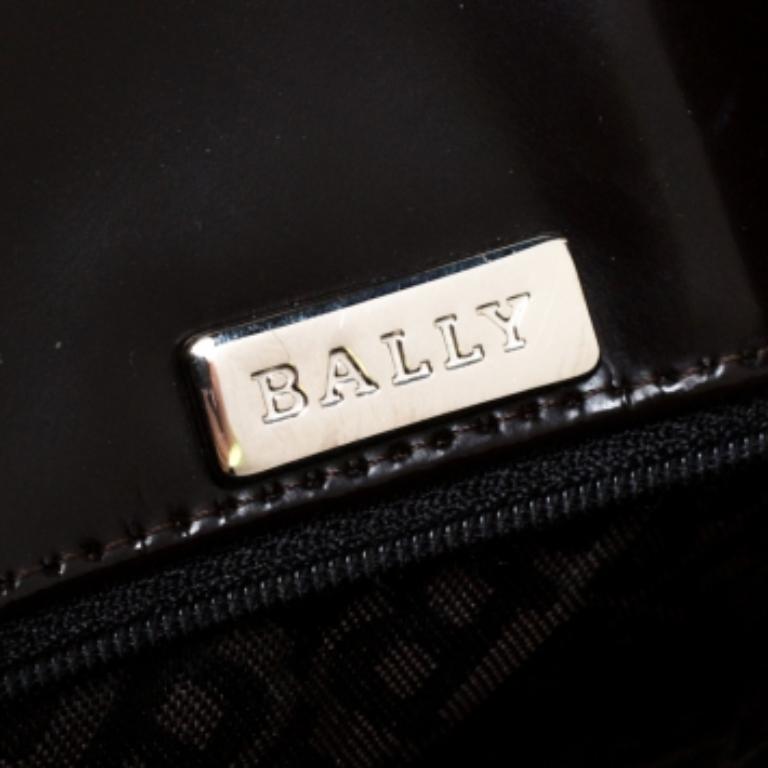 Bally Marrone Scuro - Borsa in Nylon Trapuntato e Pelle Vernice In condizioni buone in vendita a Dubai, Al Qouz 2