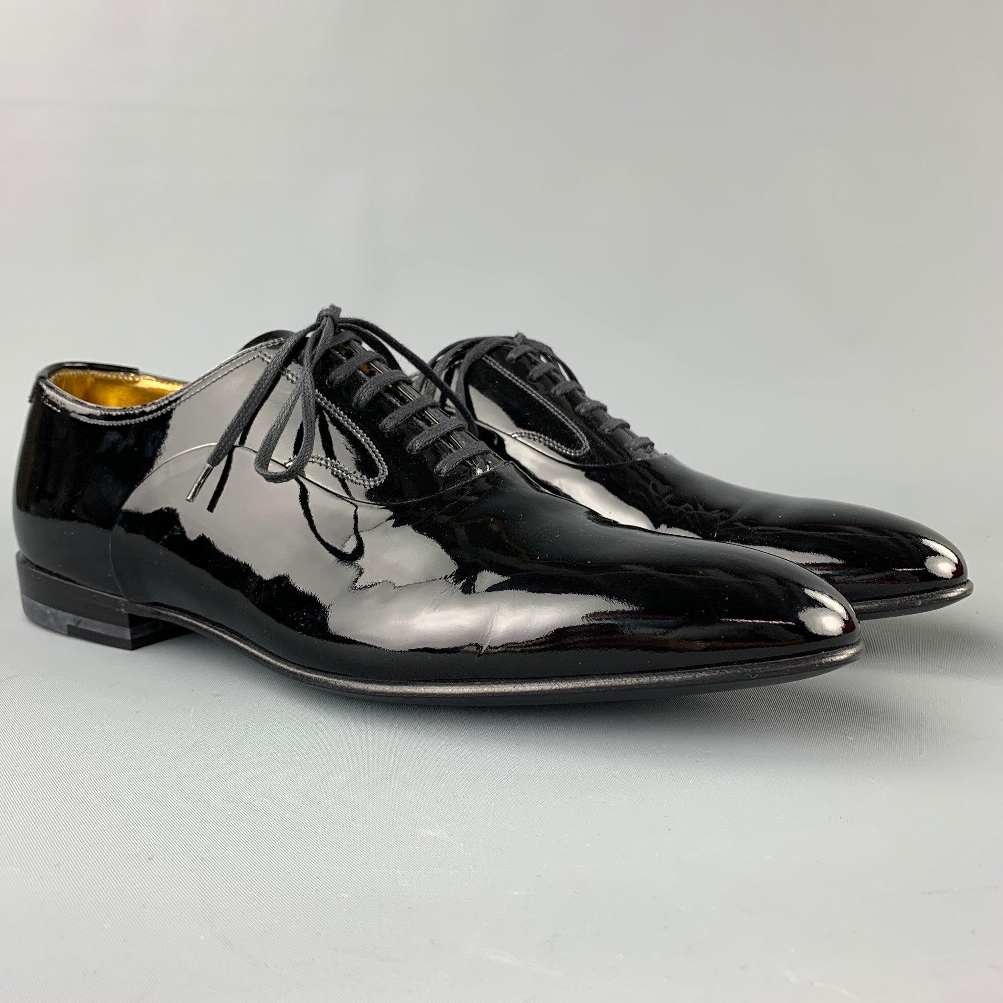 BALLY shoes comes in a black patent leather featuring a cap toe, inner gold tone interior, wooden sole, and a lace up closure. Made in Switzerland.New With Box.
 

Marked:   EU 7 / US 8  

Measurements: 
  11.5 inches  x 3.5 inches 
  
  

