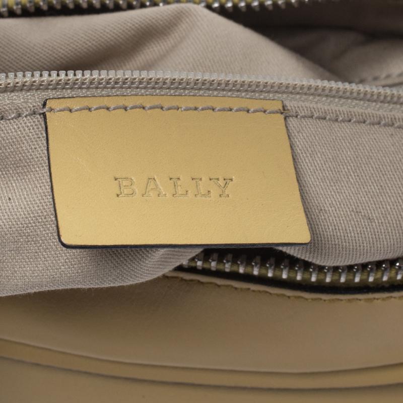 Bally Light Yellow Leather Zip Shoulder Bag For Sale 2