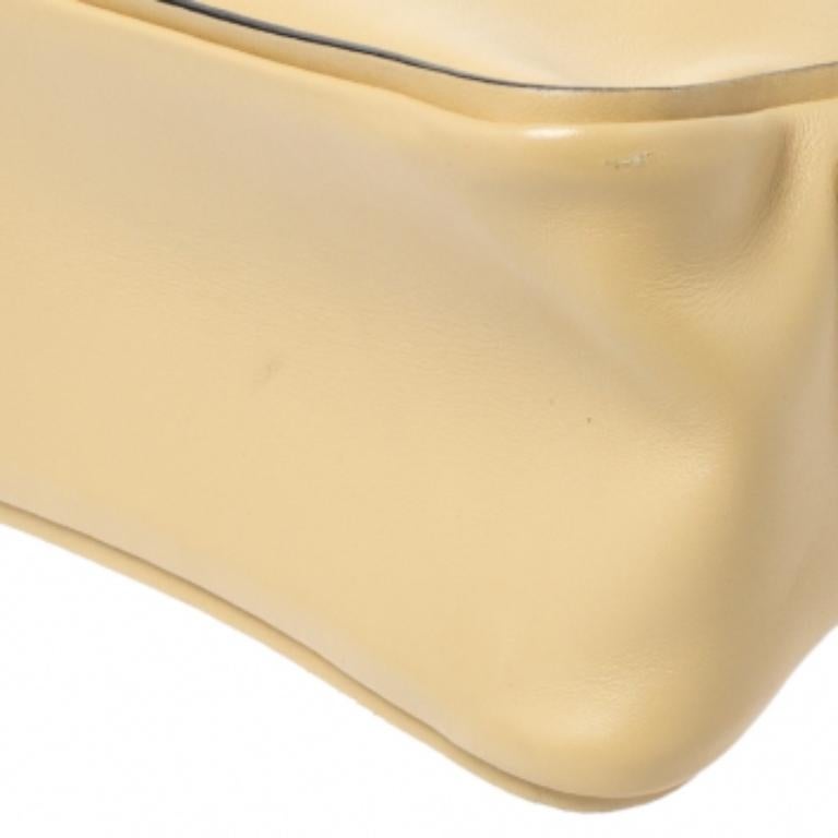 Bolso con cremallera de piel amarillo claro de Bally Beige en venta