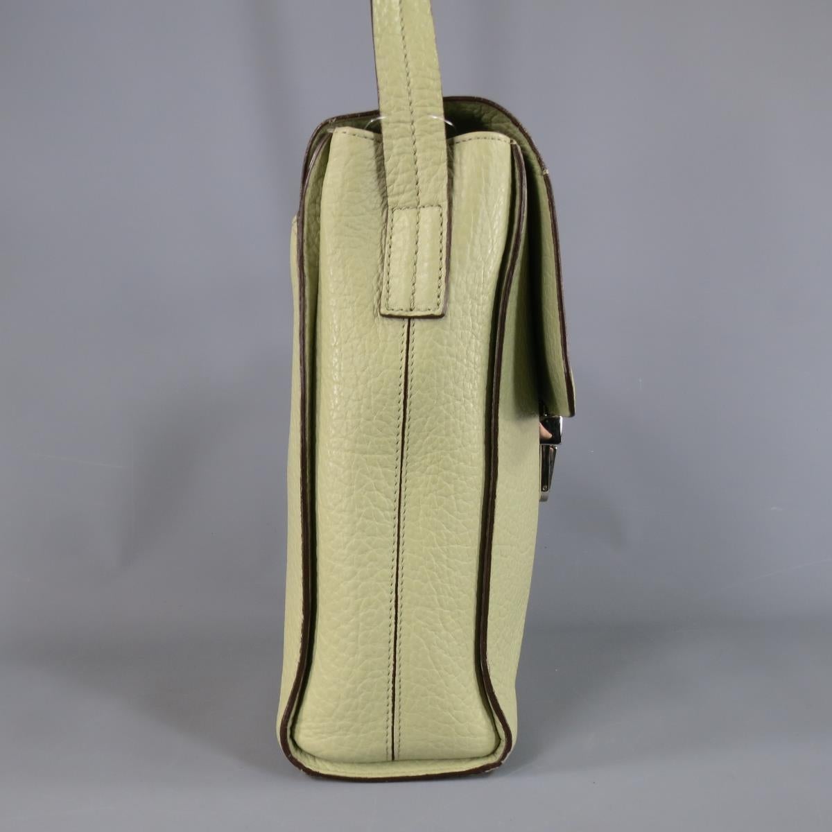 BALLY - Sacs à bandoulière en cuir texturé vert menthe et beige avec boucle argentée en vente 1