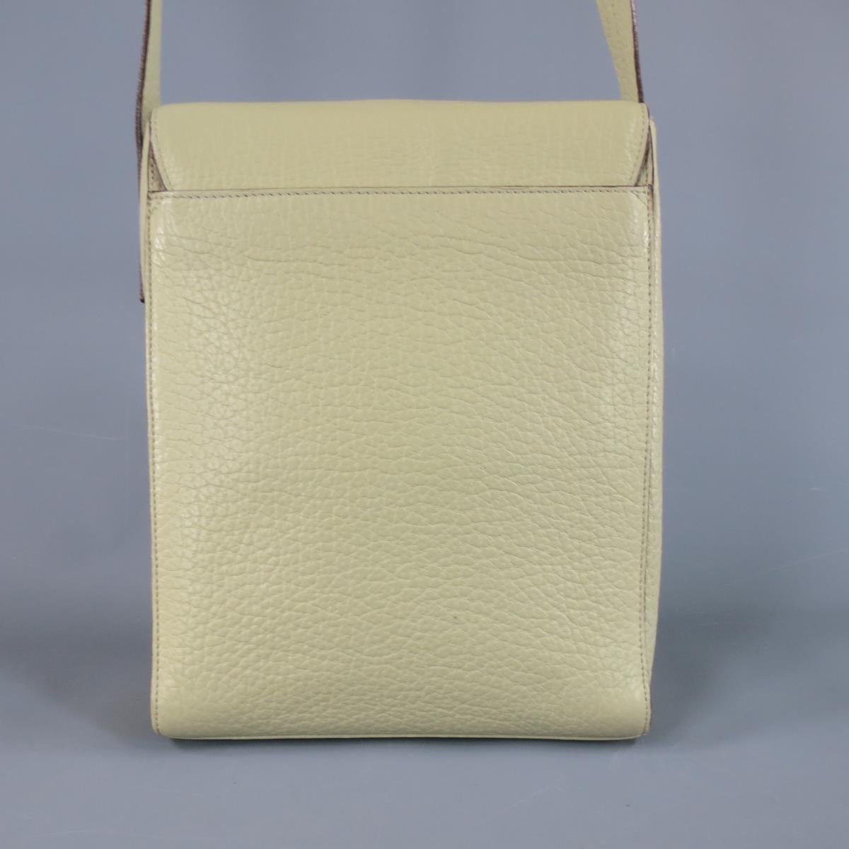 BALLY - Sacs à bandoulière en cuir texturé vert menthe et beige avec boucle argentée en vente 2