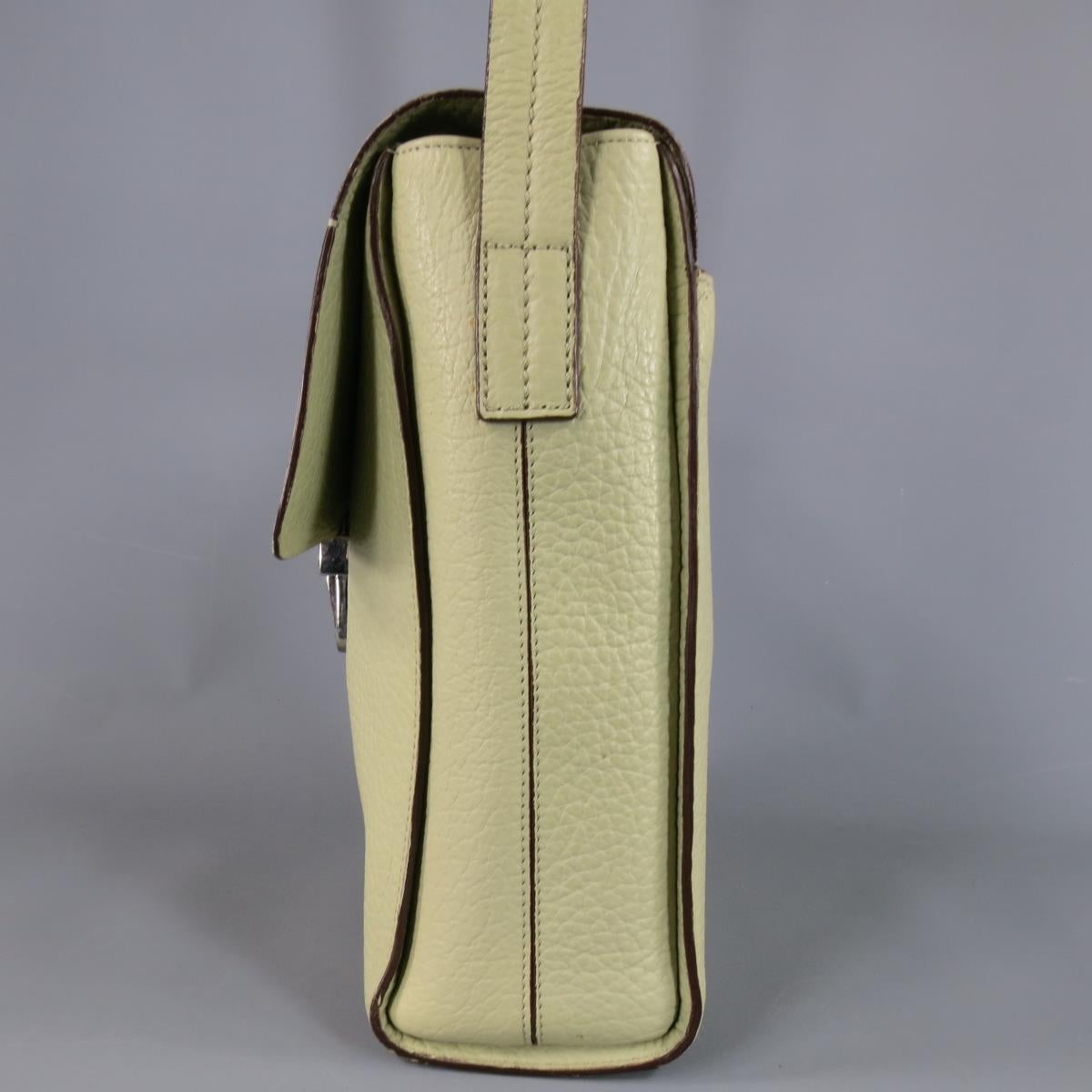 BALLY - Sacs à bandoulière en cuir texturé vert menthe et beige avec boucle argentée en vente 3