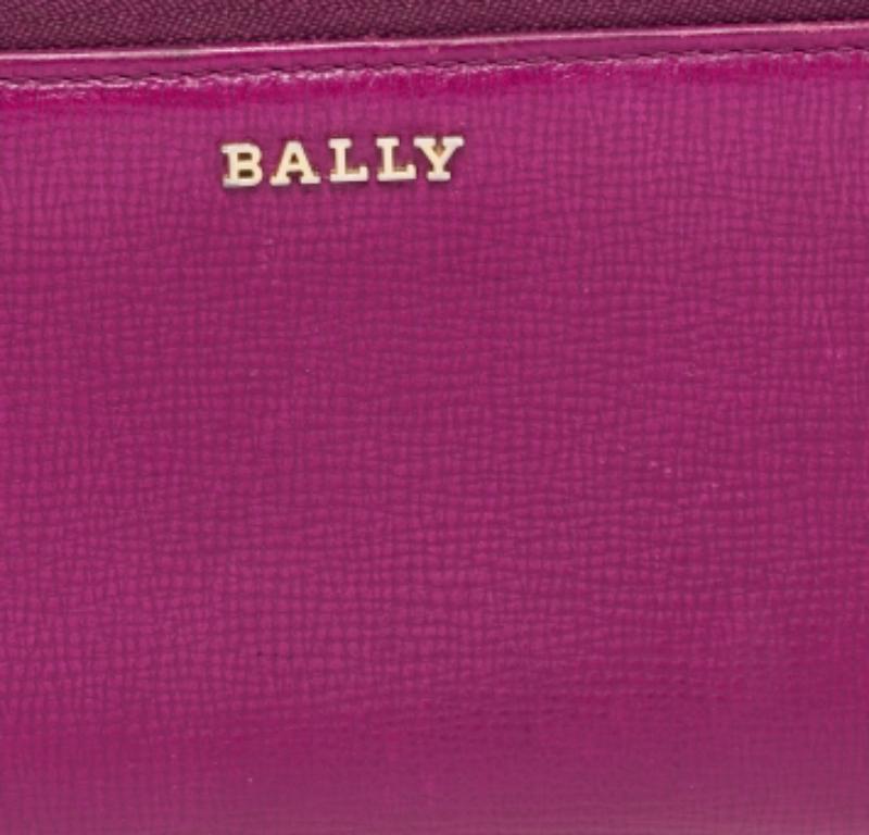 Cartera con cremallera de piel morada Bally en venta 4