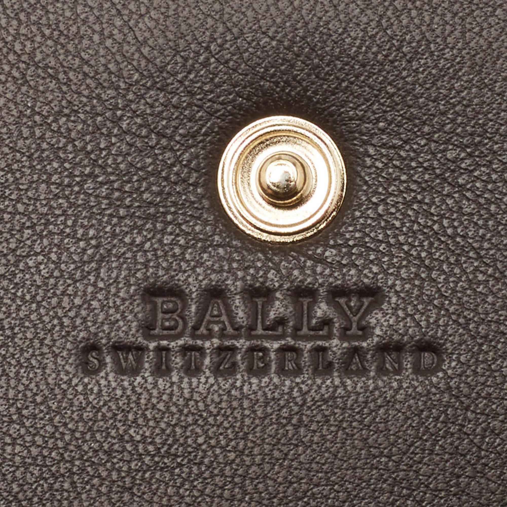 Bally Rot Glänzende Leder Umschlagstasche im Angebot 4