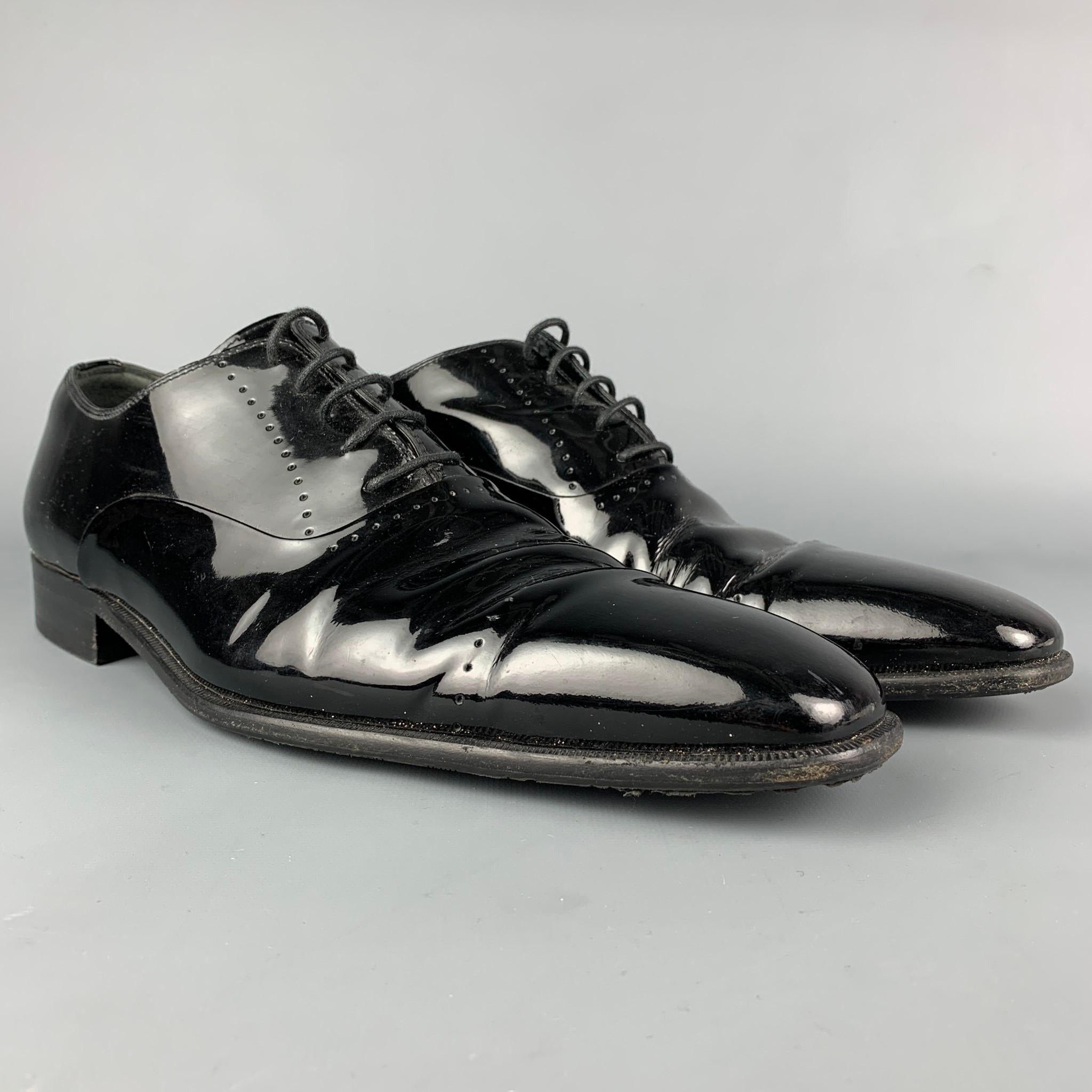 BALLY shoes comes in a black perforated patent leather featuring a square toe and a lace up closure. Made in Italy. 

Good Pre-Owned Condition. Minor wear.
Marked: 10.5 EU / 11.5 USA

Outsole: 13 in. x 4.5 in. 