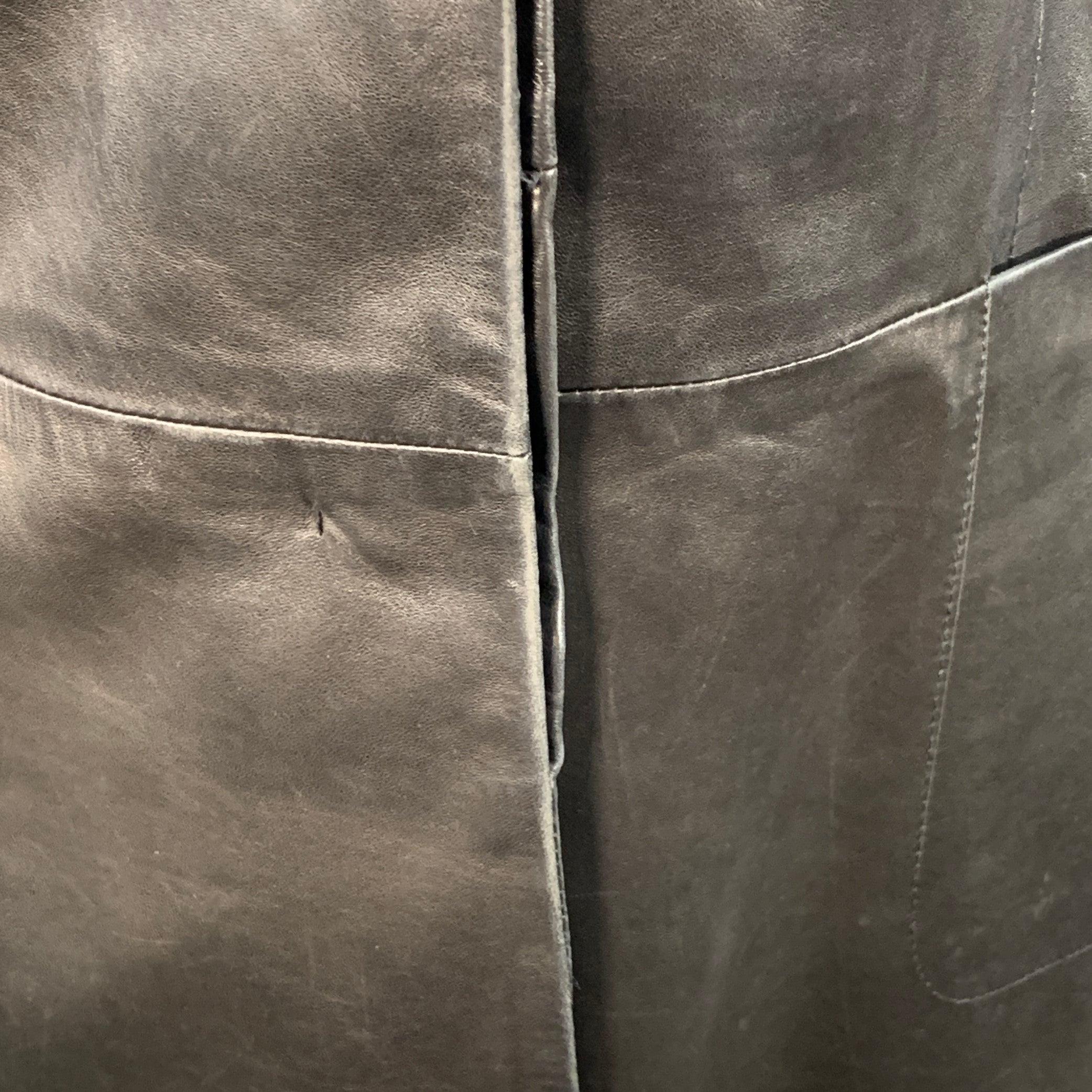BALLY Taille 12 Veste en cuir noir à boutons cachés Blazer en vente 1
