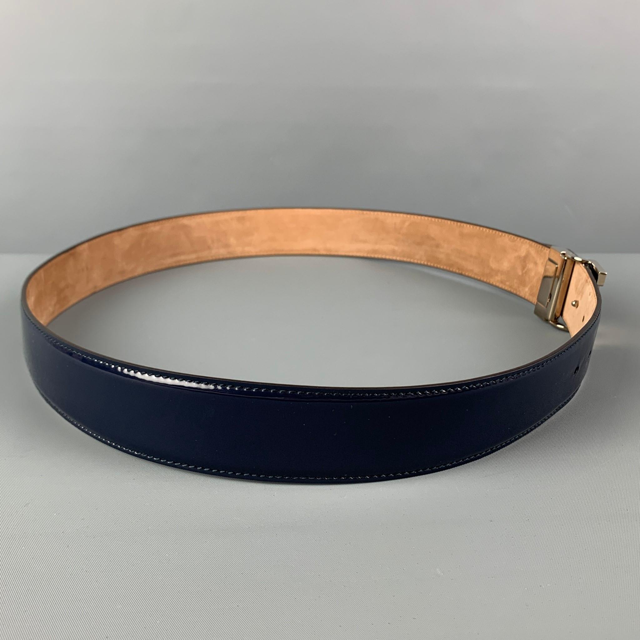 BALLY belt comes in a navy patent leather featuring a silver tone logo buckle closure. Made in Italy. 

Very Good Pre-Owned Condition.
Marked: 110/44
Original Retail Price: $380.00

Length: 43.5 in.
Width: 1.5 in.
Fits: 38 in. - 42 in.
Buckle: 1.25