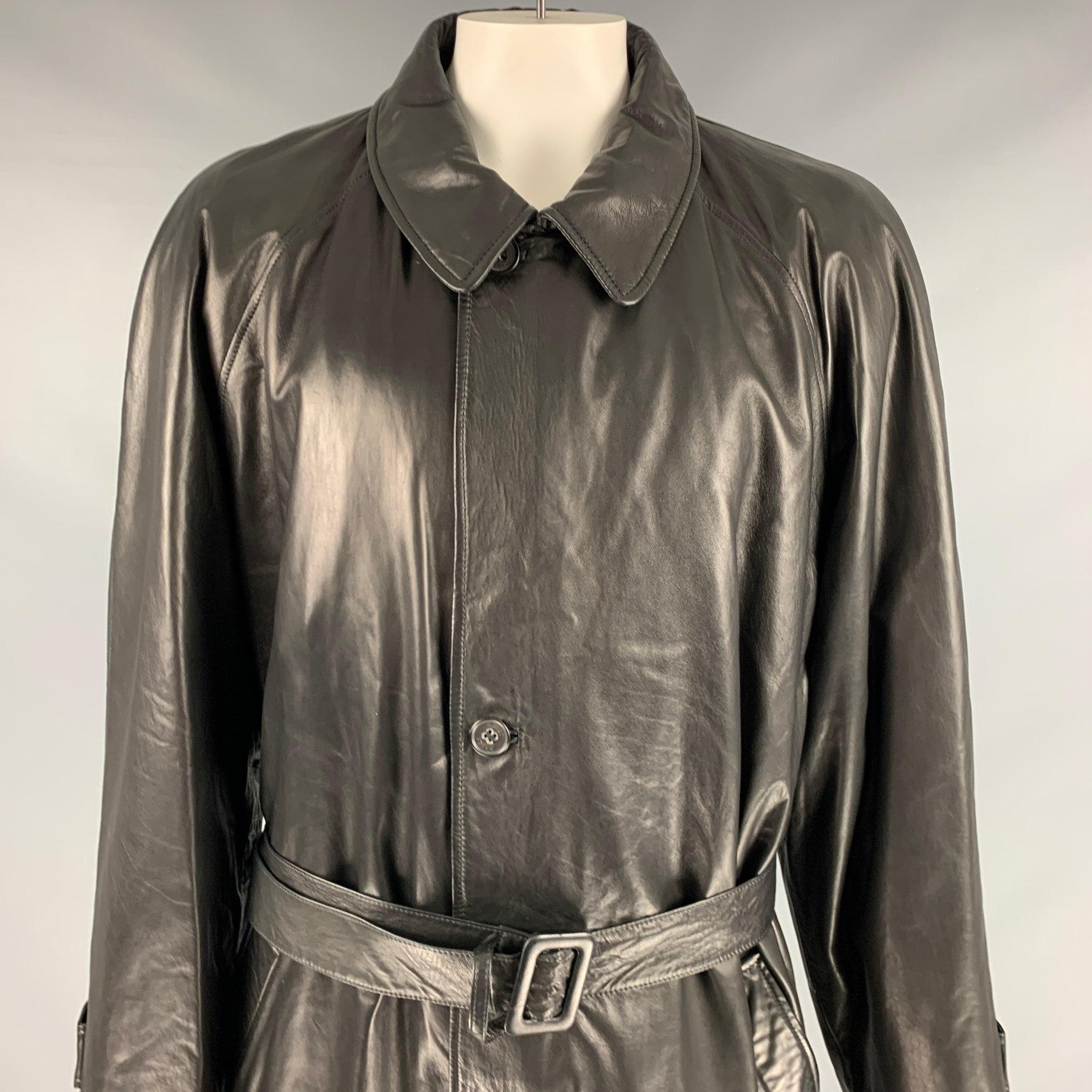 BALLY leather coat
in a
black leather featuring belt, spread collar, and zip and button closure. Made in Italy.Very Good Pre-Owned Condition. Minor signs of wear. 

Marked:   48 

Measurements: 
 
Shoulder: 17 inches Chest: 48 inches Sleeve: 28.5