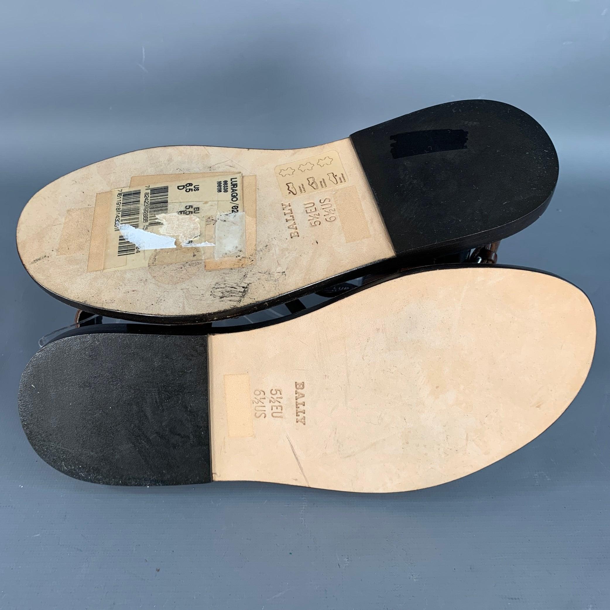 BALLY Größe 6.5 Lurago Braun Silber Leder Nieten Sandalen im Angebot 2