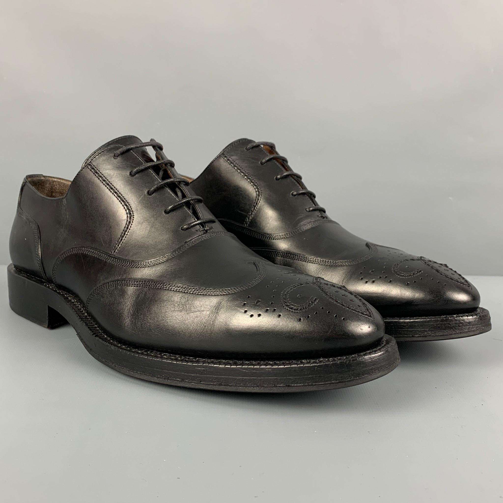 BALLY shoes comes in a black leather featuring a wingtip style and a lace up closure. Made in Italy. 

Very Good Pre-Owned Condition.
Marked: EU 7.5 RE / US 8.5 D

Outsole: 12.5 in. x 4.25 in. 