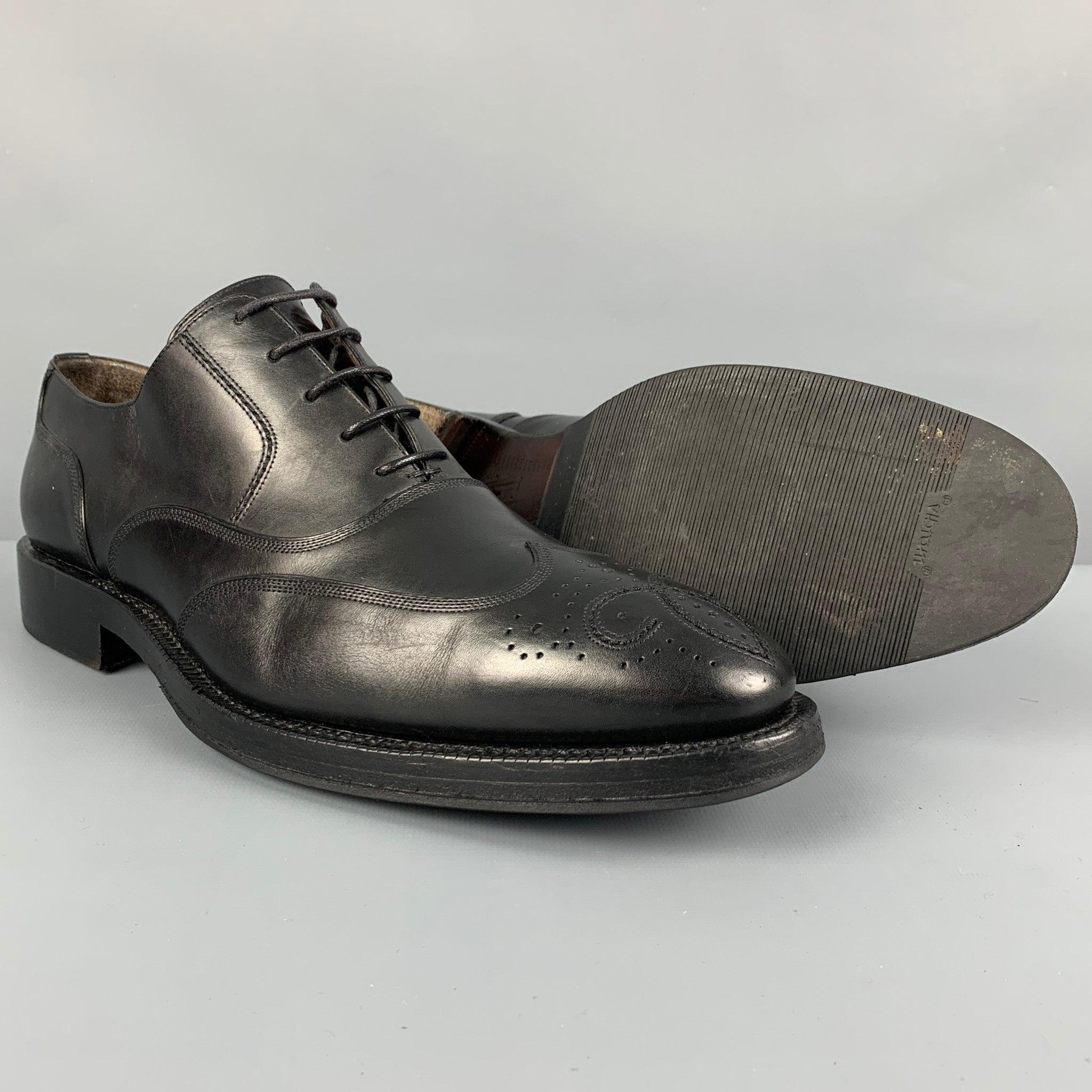BALLY Size 8.5 Black Leather Wingtip Lace Up Shoes In Good Condition For Sale In San Francisco, CA