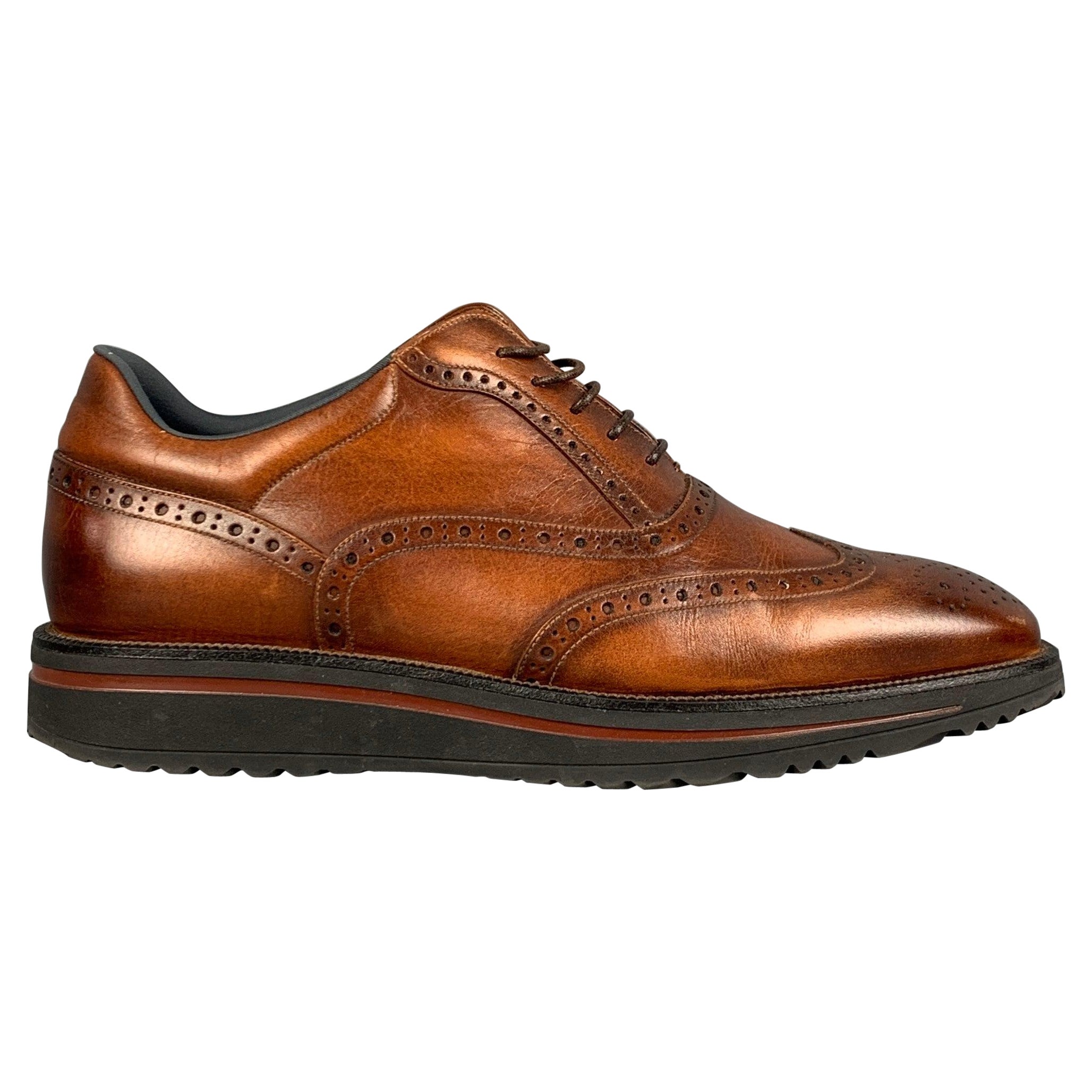 BALLY Taglia 8.5 Scarpe Wingtip in pelle marrone anticata in vendita
