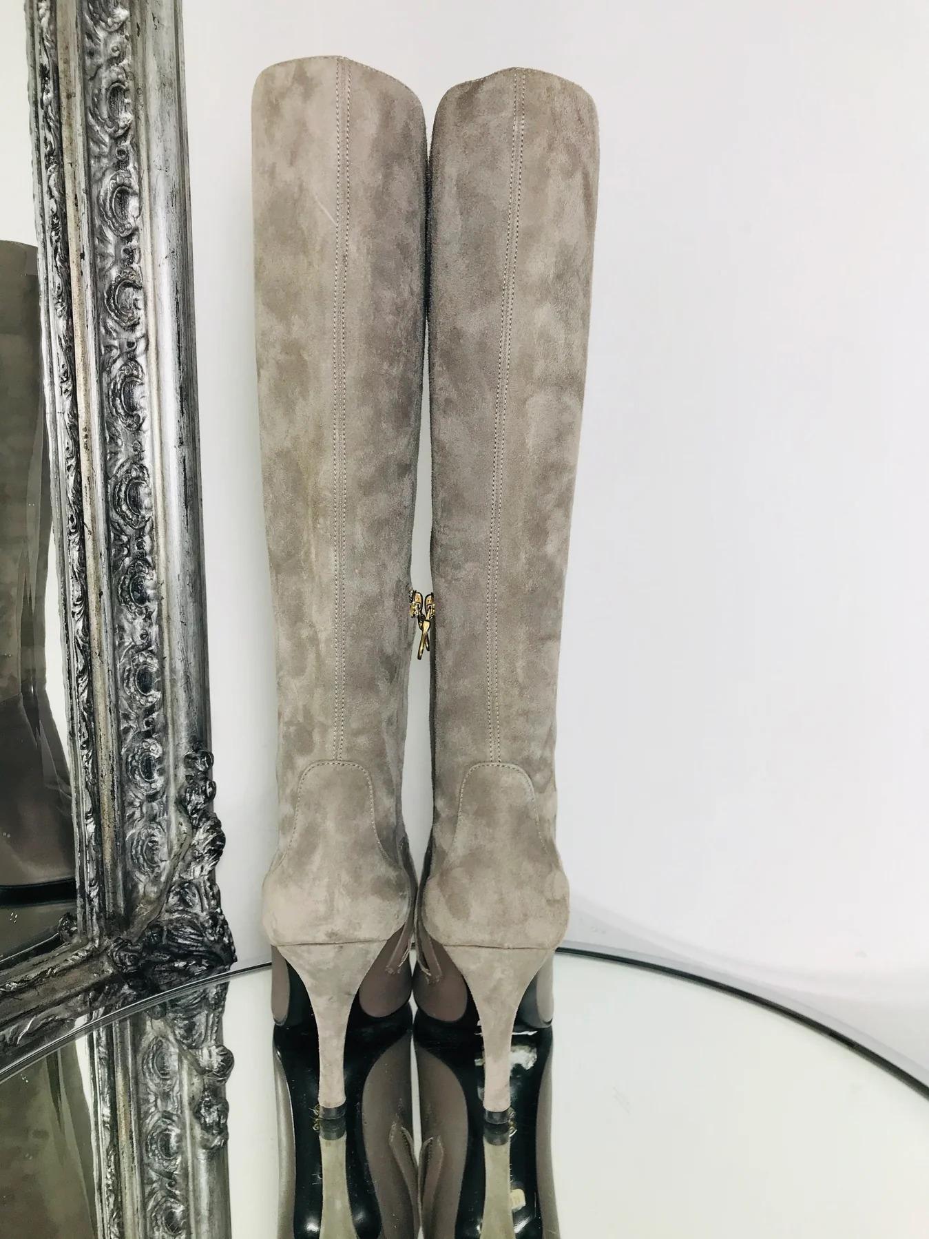 Bally Suede Knee High Boots. Size 38 In Excellent Condition For Sale In London, GB
