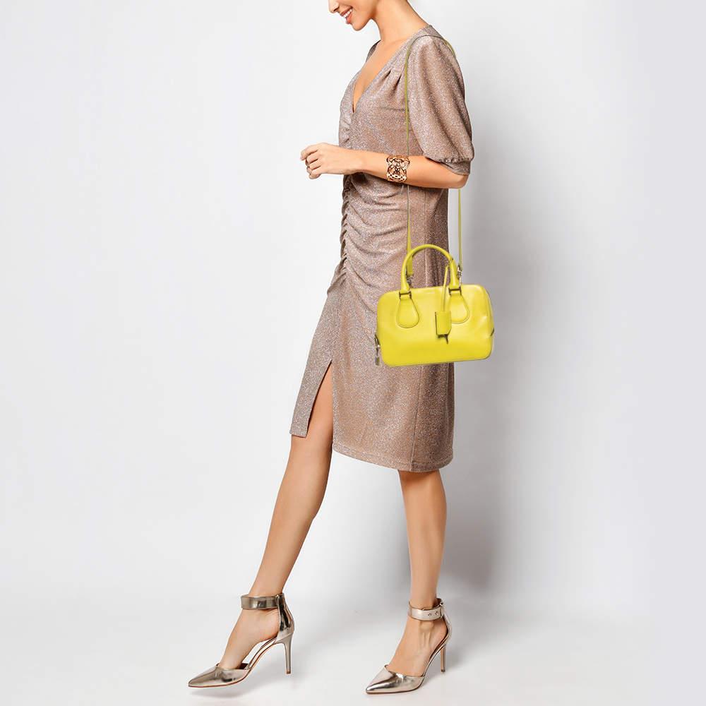 Express your personal style with this high-end crossbody bag. Crafted from quality materials, it has been added with fine details and is finished perfectly. It features a well-sized interior.