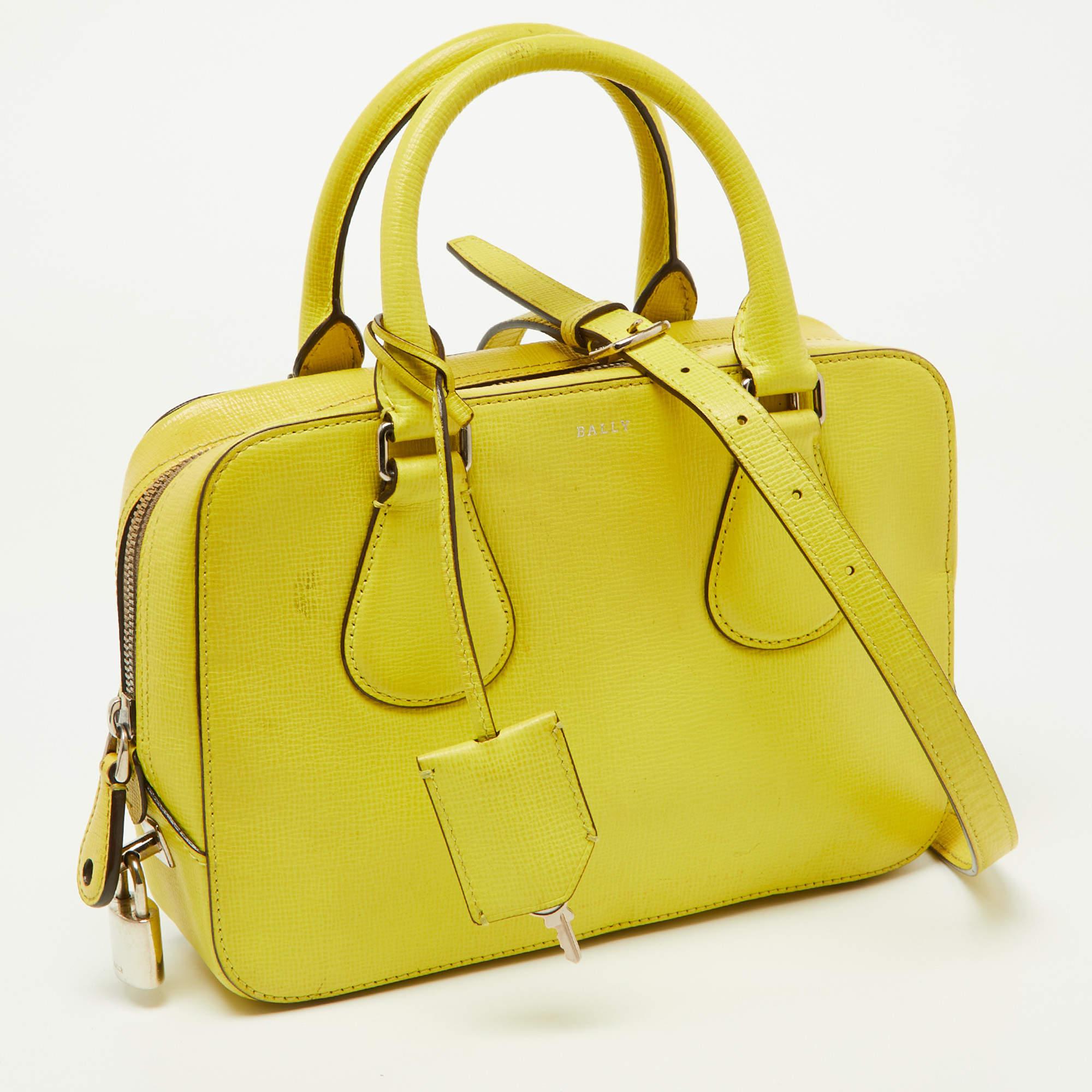 Bally Yellow Leather Camera Crossbody Bag In Good Condition In Dubai, Al Qouz 2