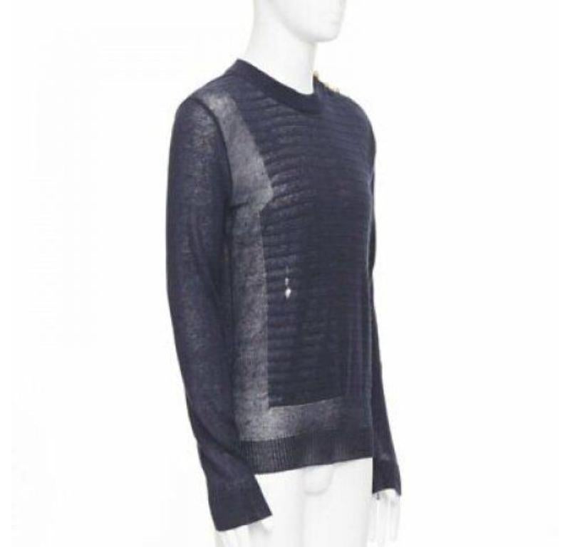 BALMAIN 100% Leinen Marineblauer Streifen Gold Militär Pullover mit Knopfleiste im Used-Look XS (Schwarz) im Angebot