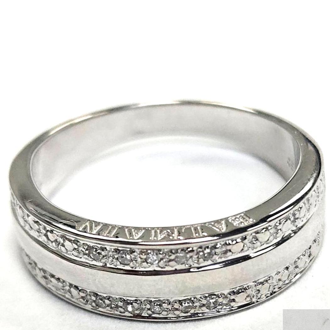 Anello Balmain in oro bianco 18k con diamanti - Misura 9  5,7g 0,10ct Peso totale del diamante
Un design elegante e sofisticato della leggendaria casa di moda parigina Balmain, questo autentico anello in oro bianco 18 carati unisce una sobria