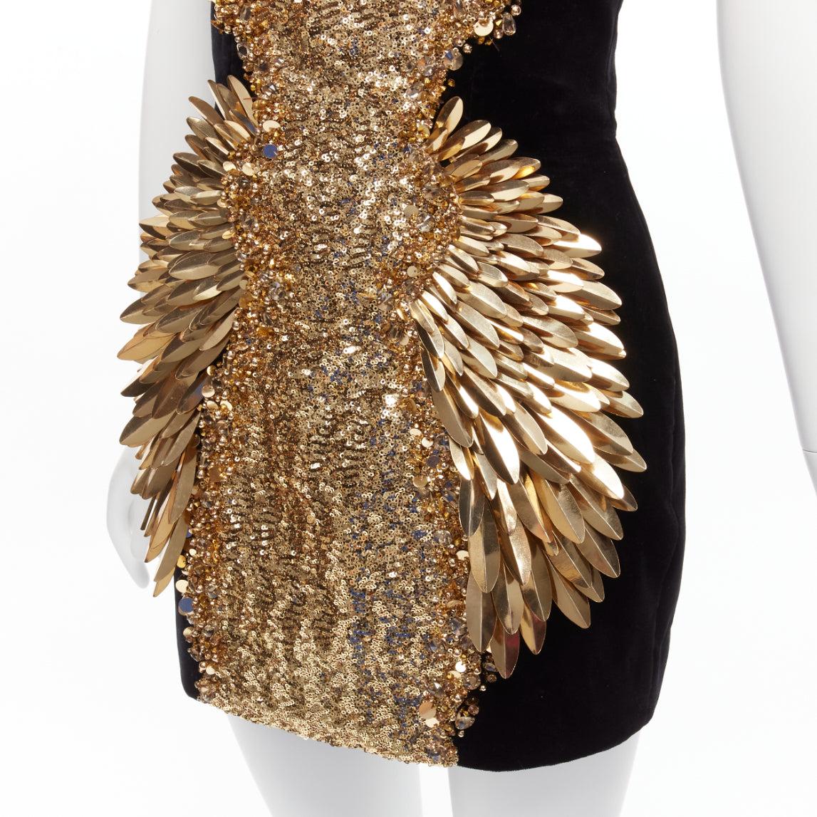 BALMAIN 2023 gold Winged sequins black cotton velvet strapless body con mini dress FR36 S
Reference: AAWC/A00505
Brand: Balmain
Designer: Olivier Rousteing
Collection: 2023
As seen on: Lindsay Hubbard
Material: Cotton
Color: Black, Gold
Pattern: