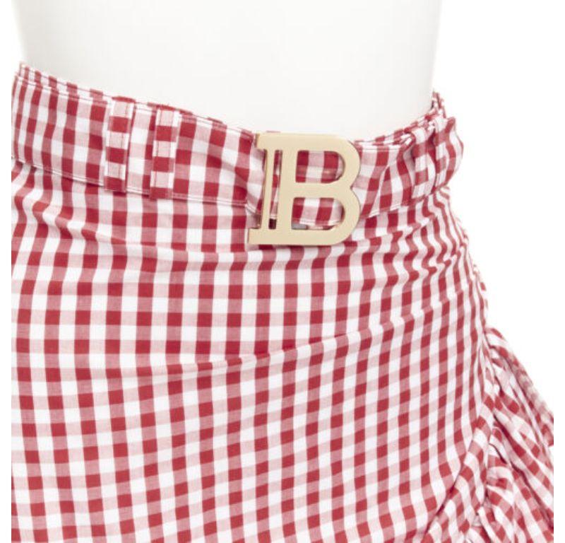 BALMAIN B logo buckle red white gingham ruffled cottage skirt FR34 XS
Reference: AAWC/A00360
Brand: Balmain
Designer: Olivier Rousteing
Material: Cotton
Color: Red, White
Pattern: Plaid
Closure: Zip
Lining: Fabric
Extra Details: Gold tone logo zip